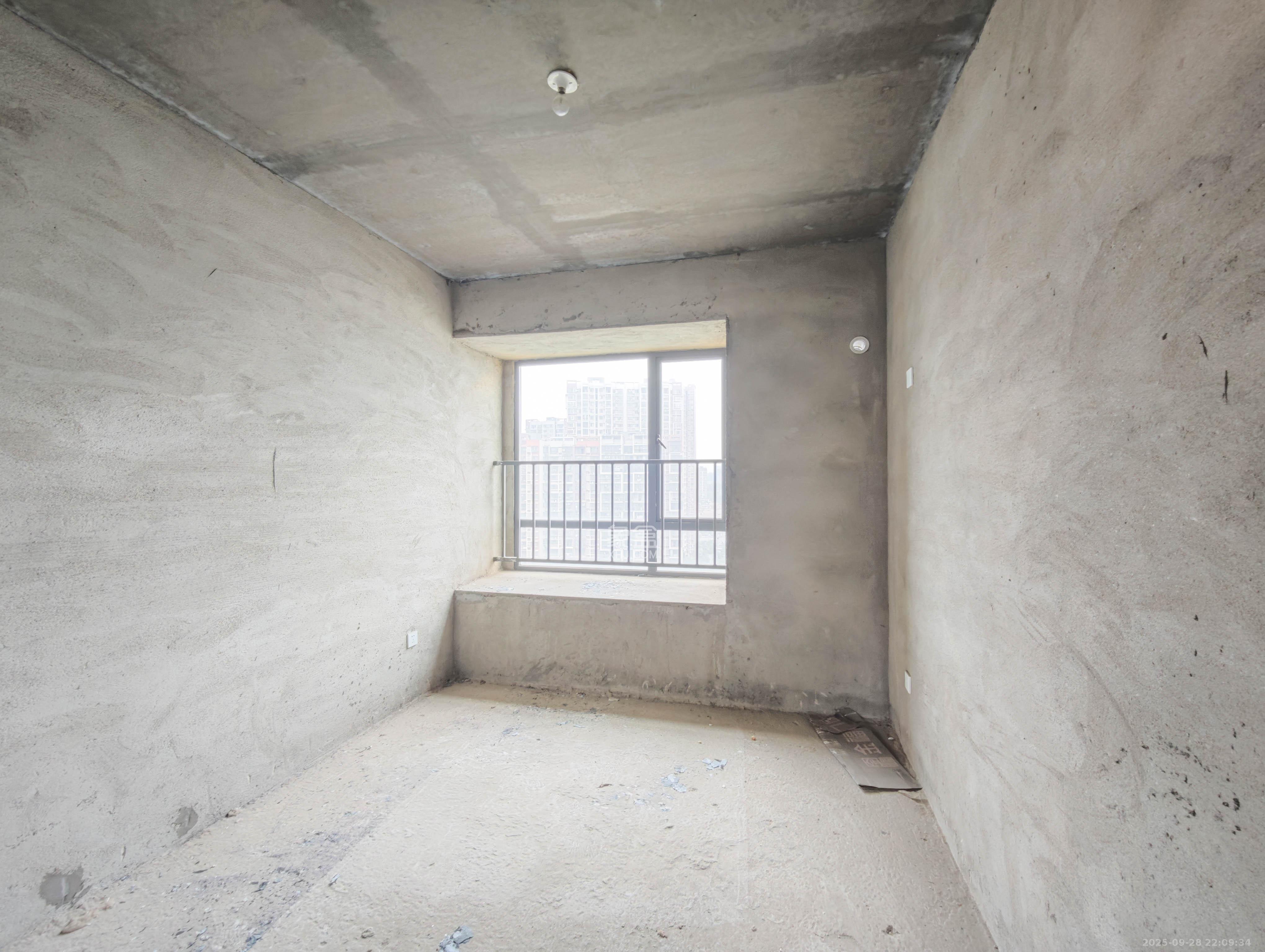 西湖鸿运佳苑 4室2厅2卫 135.0万 西湖鸿运佳苑 4室2厅2卫 135.0万卧室