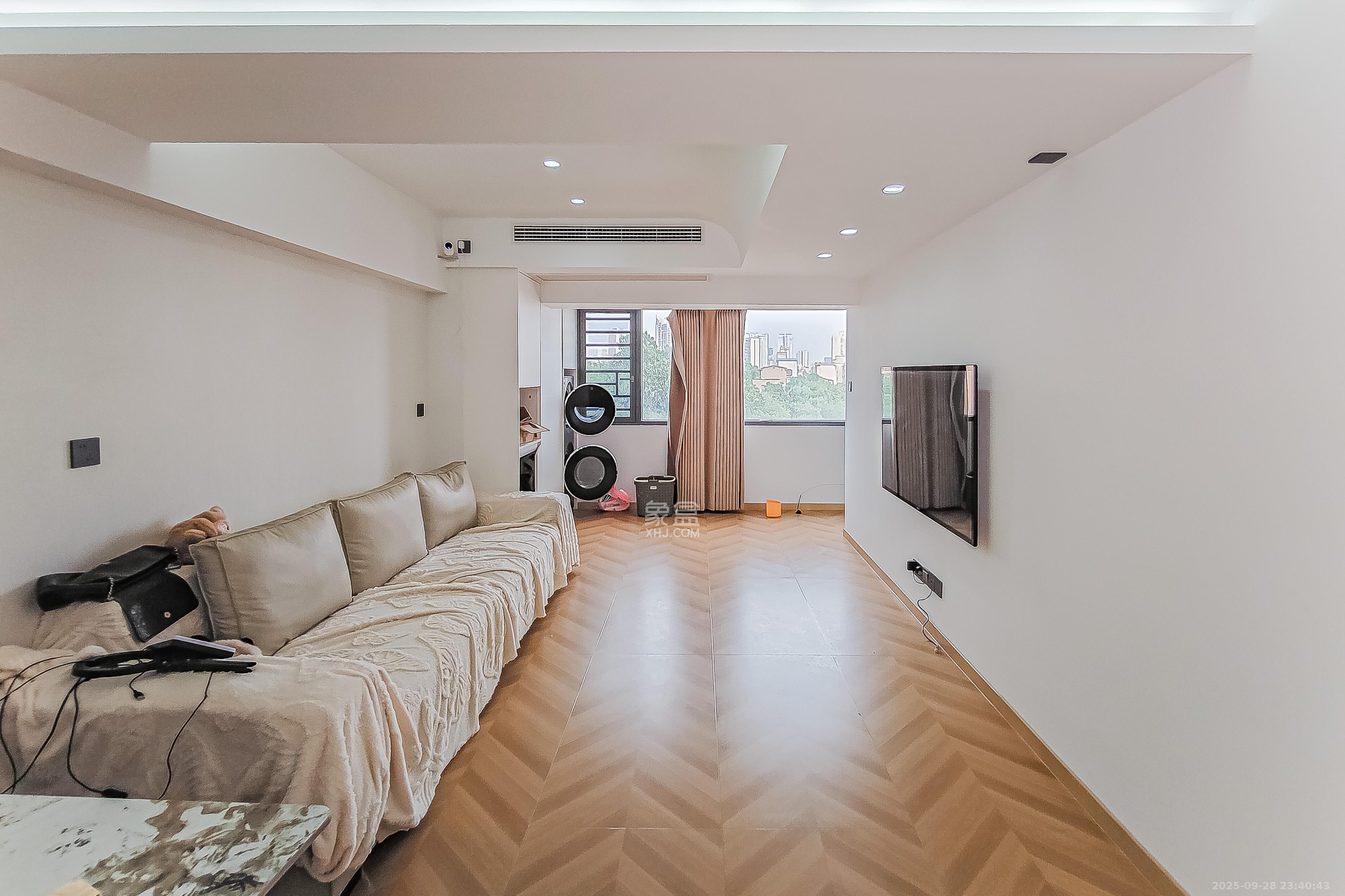 在水一方 4室2厅2卫 110.0万 在水一方 4室2厅2卫 110.0万客厅