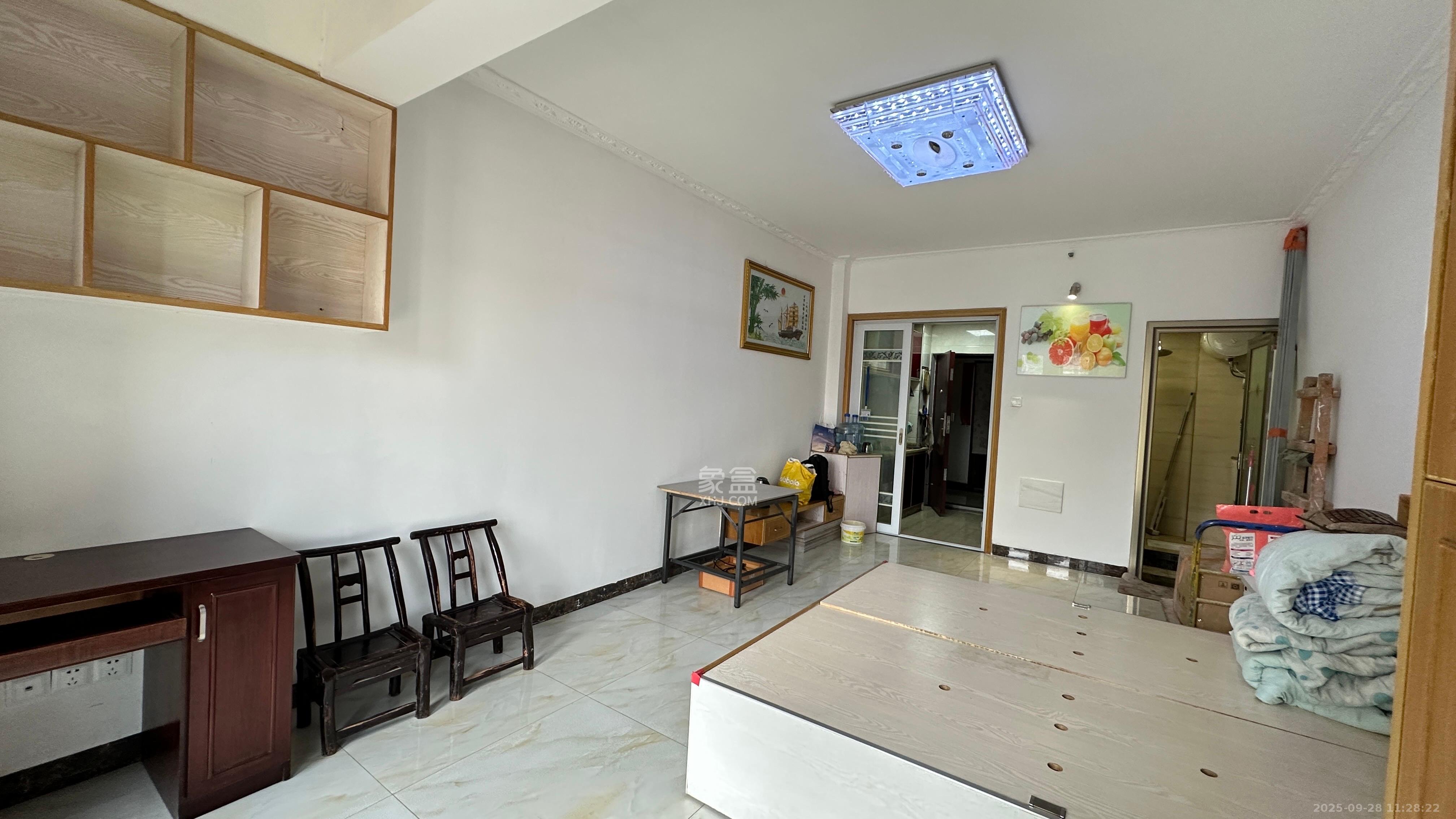 万象凯旋湾 1室1厅1卫 1300.0元/月 万象凯旋湾 1室1厅1卫 1300.0元/月室内图