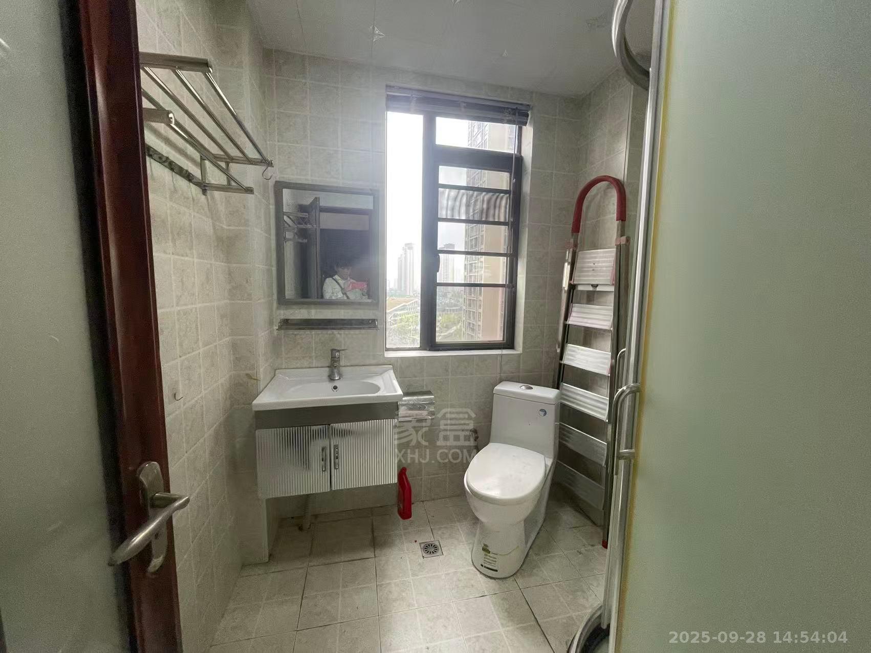 庐山春天早安华晨 3室2厅2卫 2000.0元/月 庐山春天早安华晨 3室2厅2卫 2000.0元/月室内图