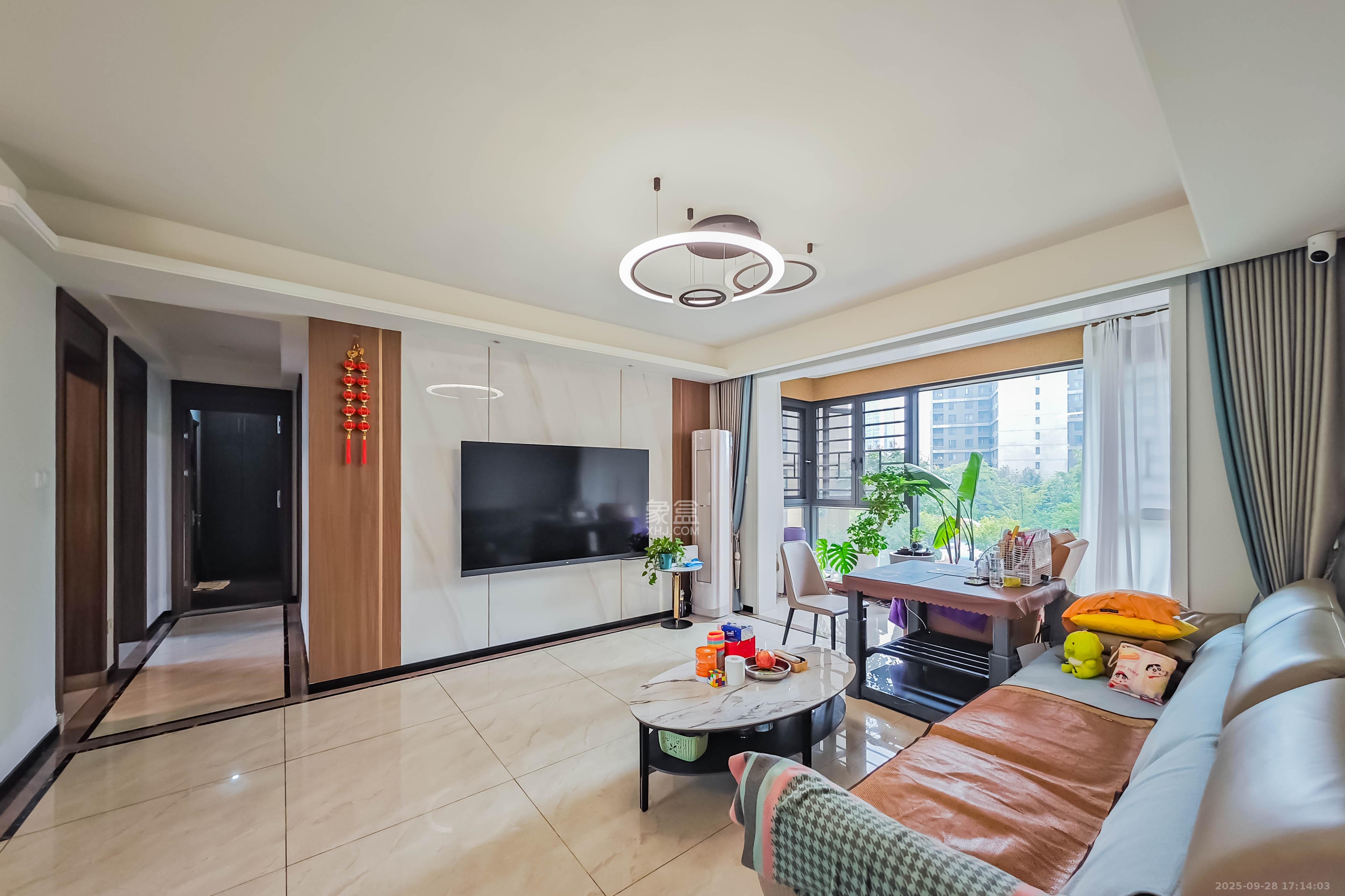 保利茉莉公馆  4室2厅2卫    182.0万客厅