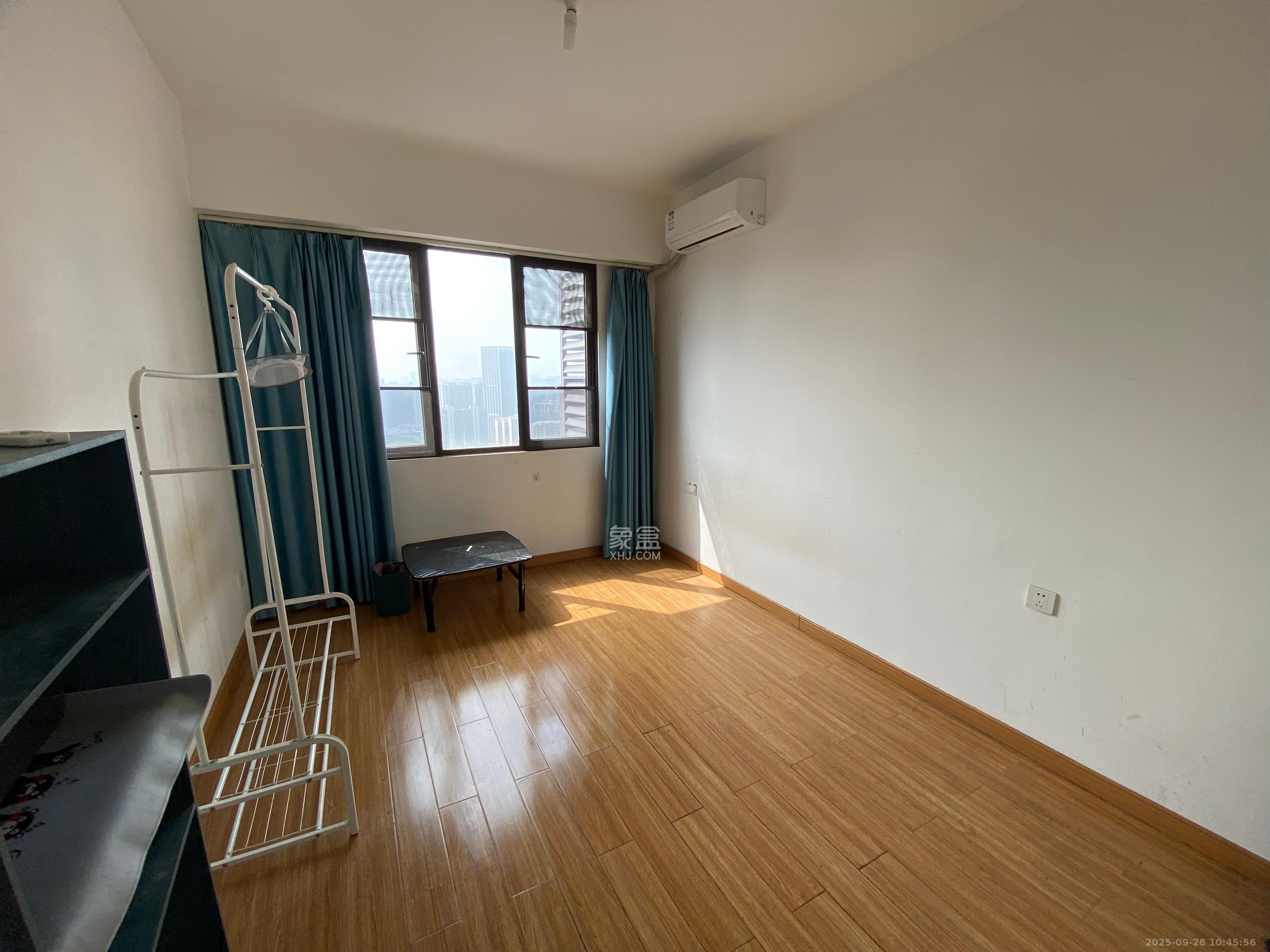 旭辉国际广场(永升商业广场) 3室2厅1卫 3200.0元/月 旭辉国际广场(永升商业广场) 3室2厅1卫 3200.0元/月室内图