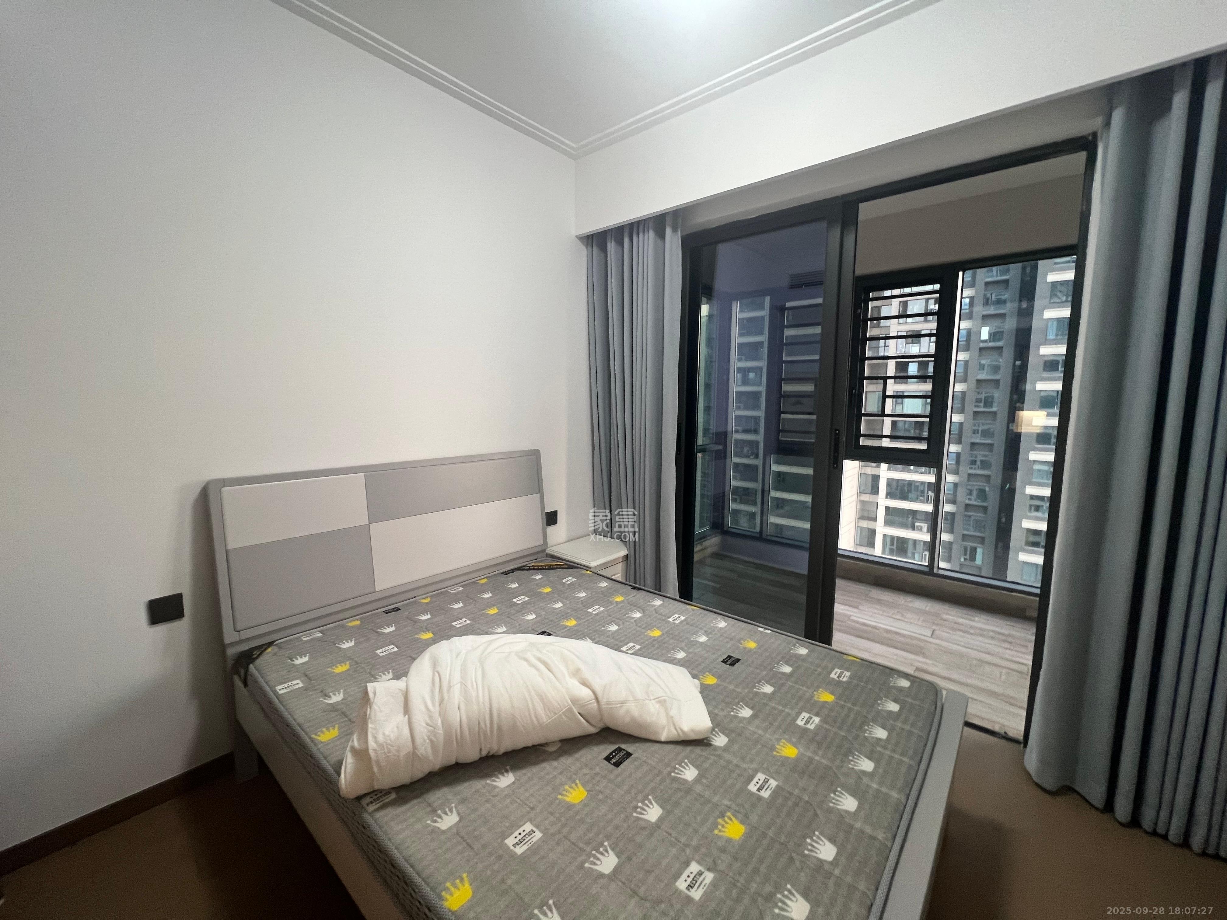 绿地V岛 3室2厅2卫 3500.0元/月 绿地V岛 3室2厅2卫 3500.0元/月室内图