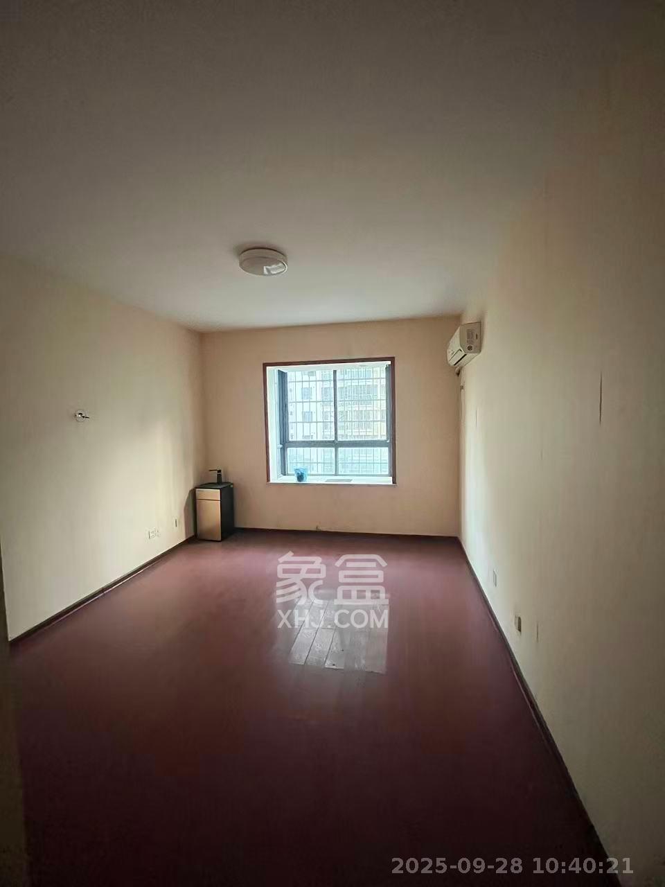 满庭芳小区 3室2厅2卫 2200.0元/月 满庭芳小区 3室2厅2卫 2200.0元/月室内图