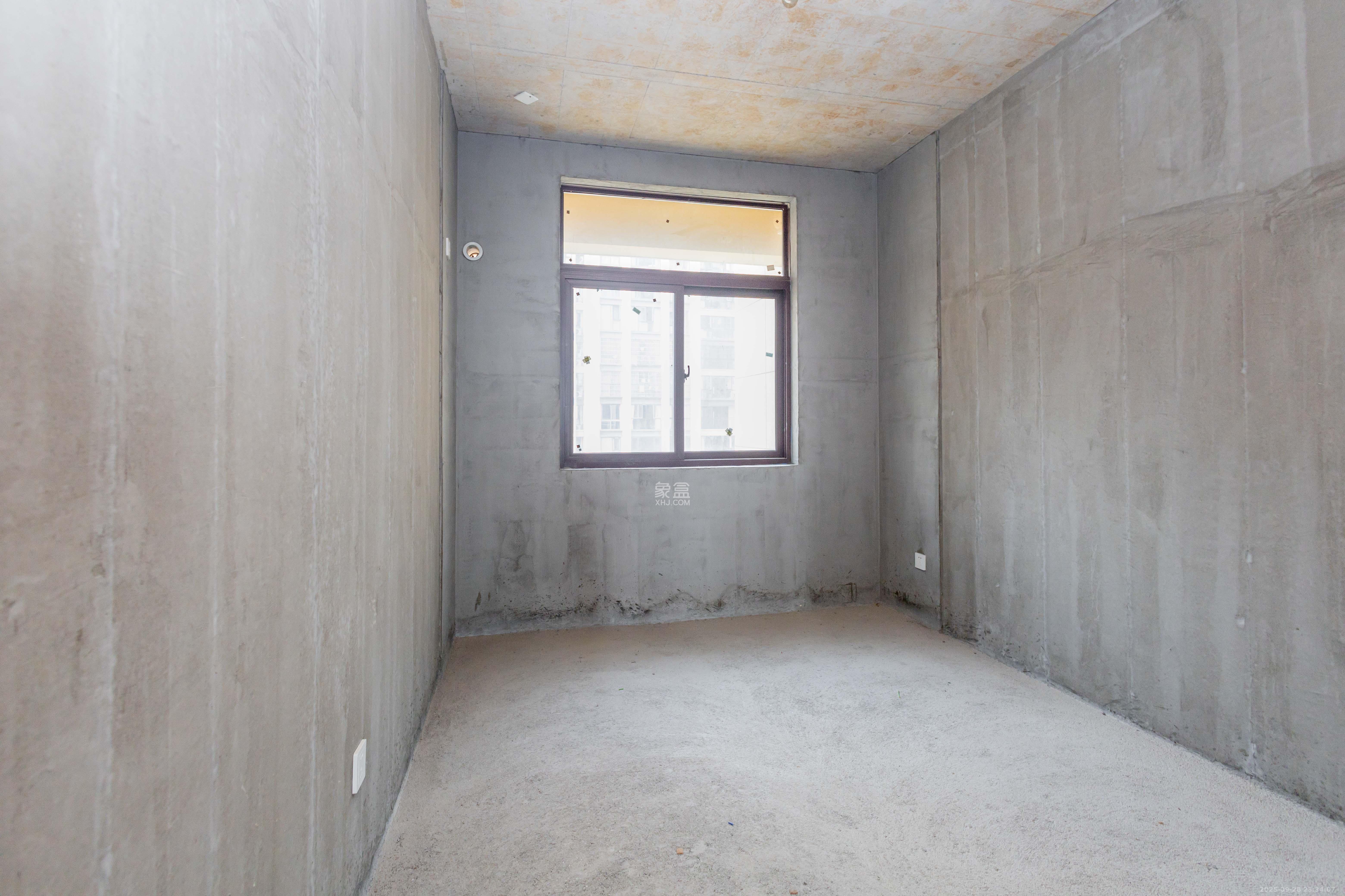 东方美地  4室2厅2卫    108.0万卧室