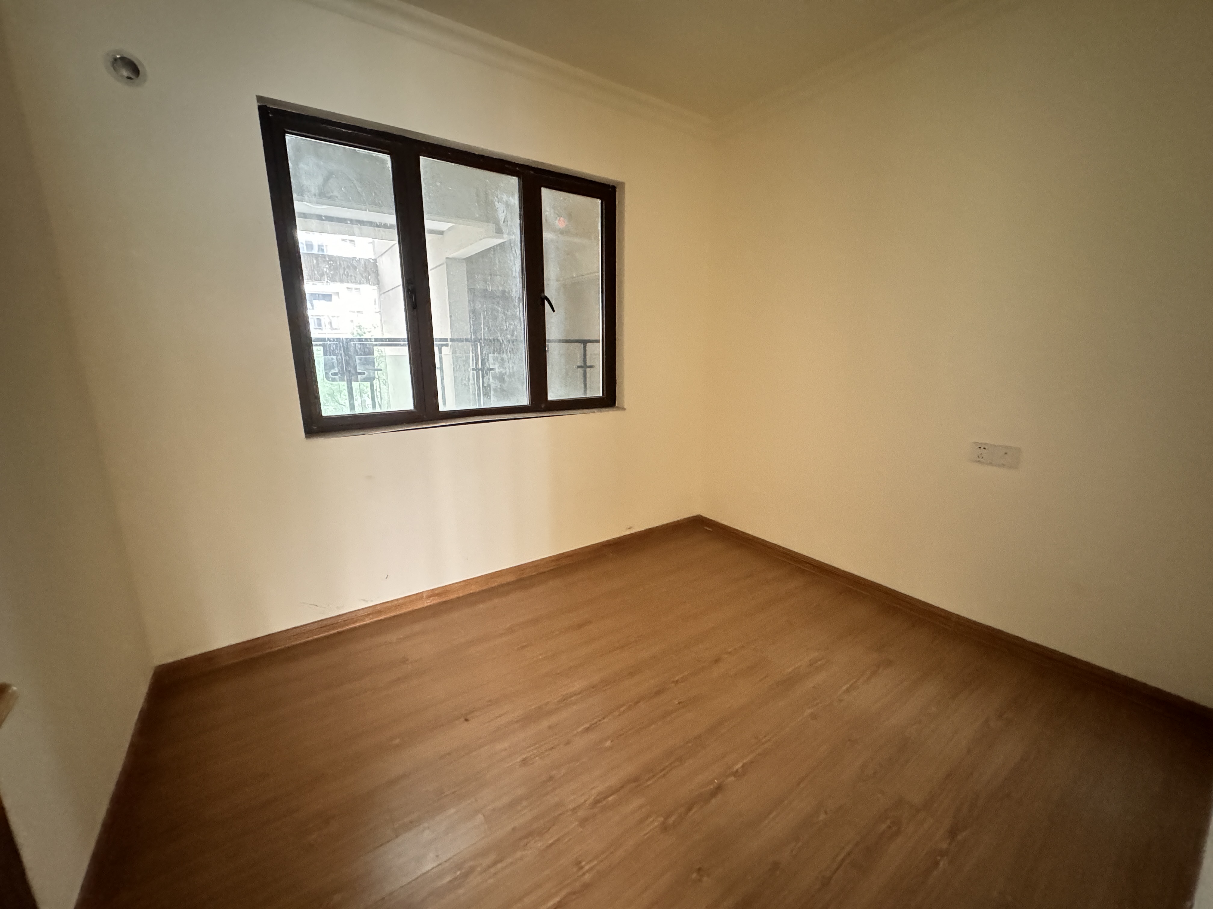 华耀碧桂园十里江湾誉峯 3室2厅2卫 2000.0元/月 华耀碧桂园十里江湾誉峯 3室2厅2卫 2000.0元/月室内图