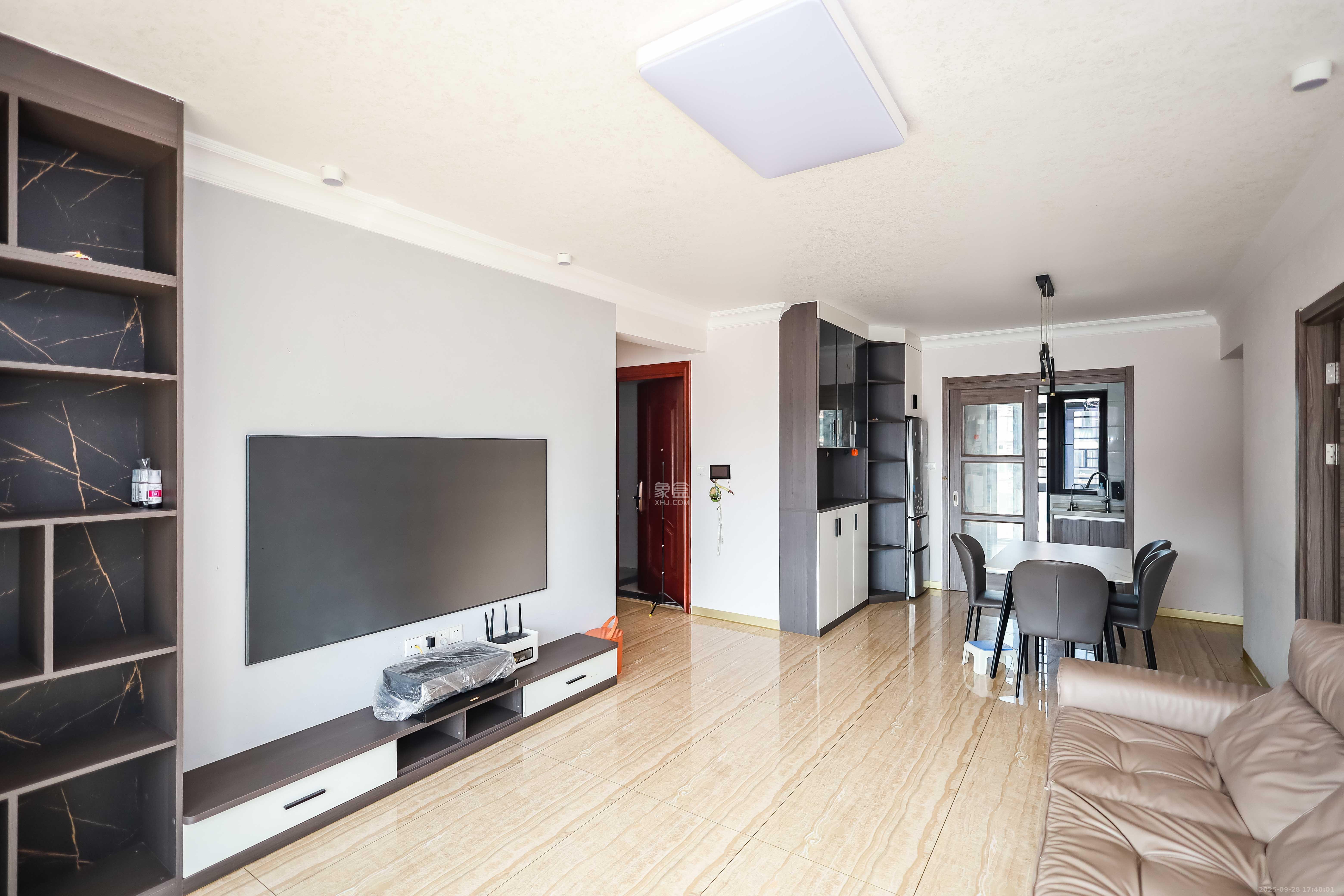 碧桂园荟隽棠  3室2厅2卫    98.0万客厅