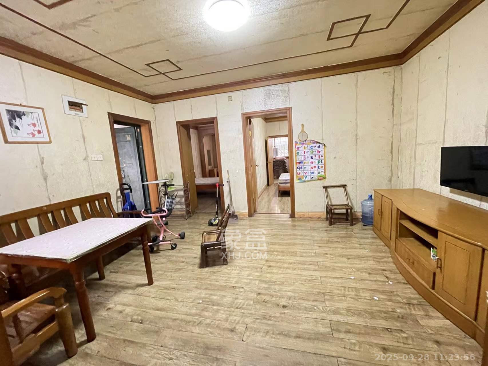 化油器厂宿舍 2室2厅1卫 1800.0元/月 化油器厂宿舍 2室2厅1卫 1800.0元/月室内图