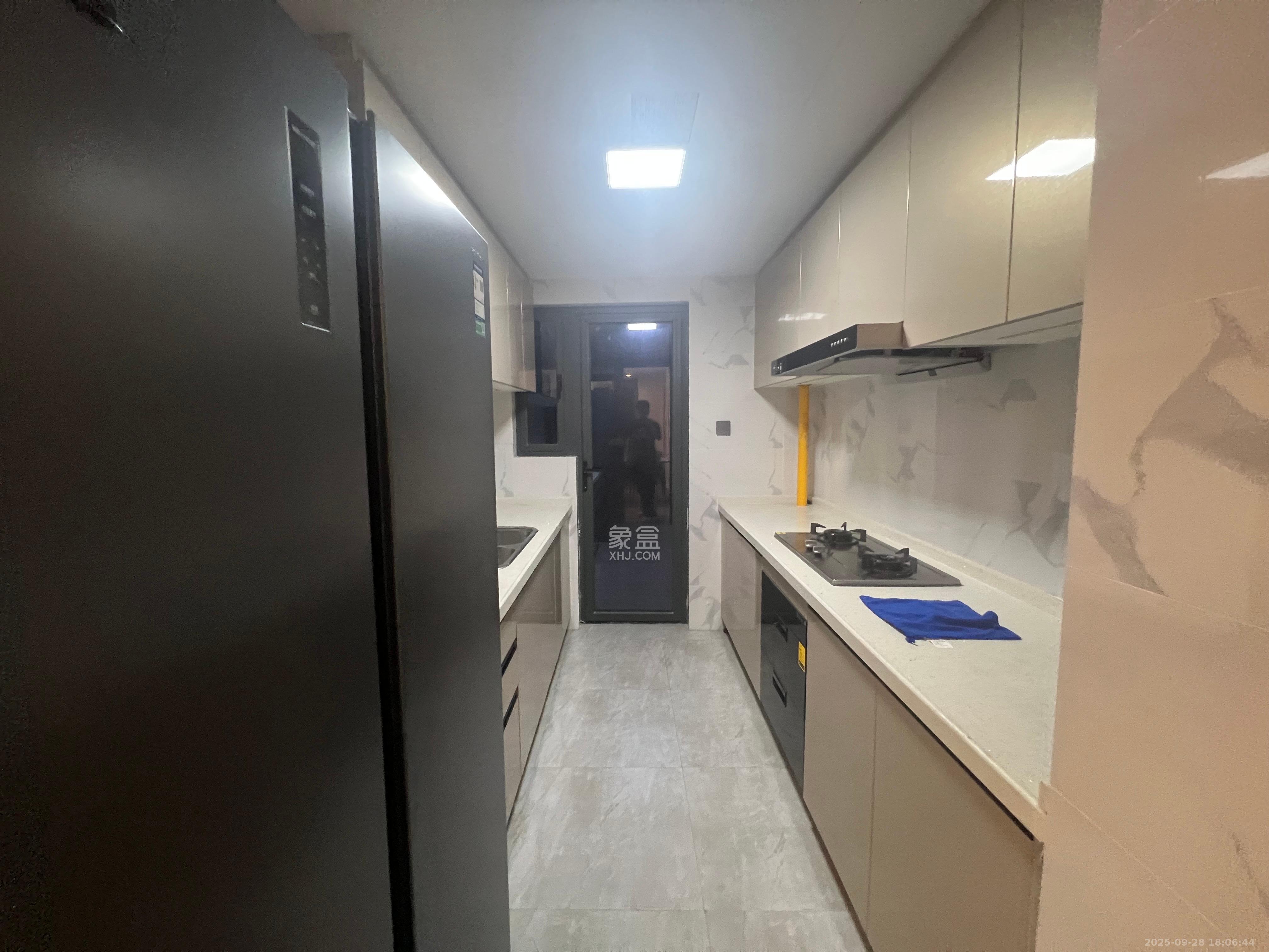 绿地V岛 3室2厅2卫 3500.0元/月 绿地V岛 3室2厅2卫 3500.0元/月室内图