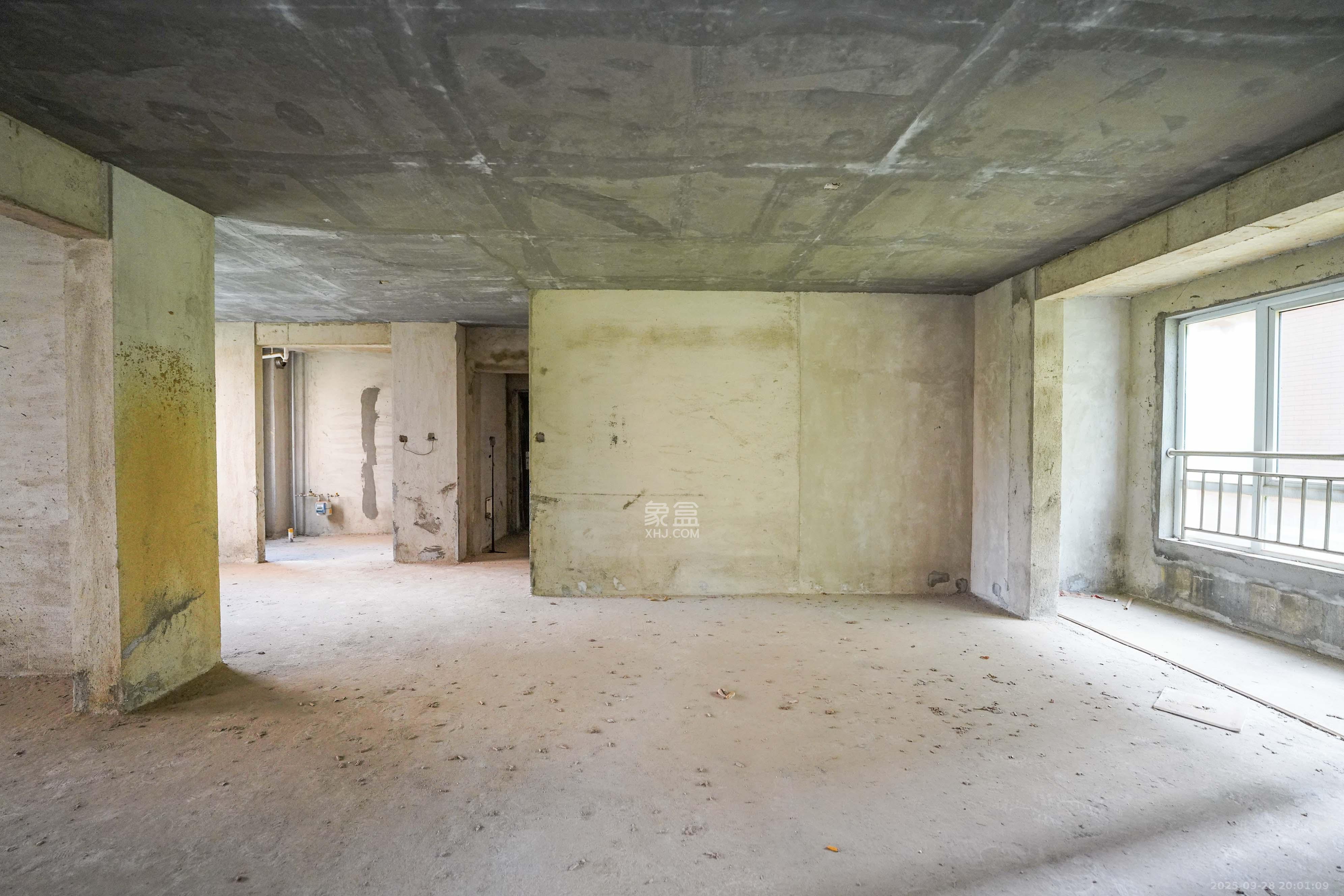 丽发新城 3室3厅2卫 85.0万 丽发新城 3室3厅2卫 85.0万客厅