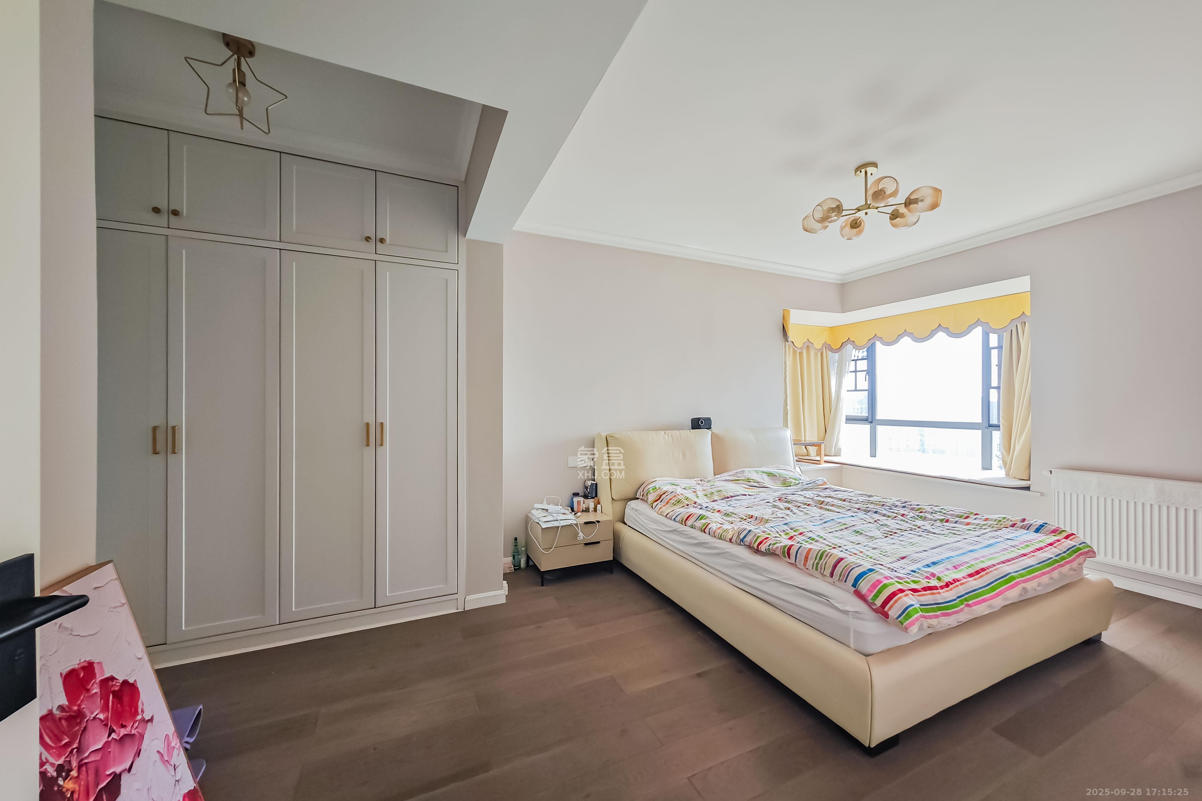 半山壹号 3室1厅1卫 138.0万 半山壹号 3室1厅1卫 138.0万卧室