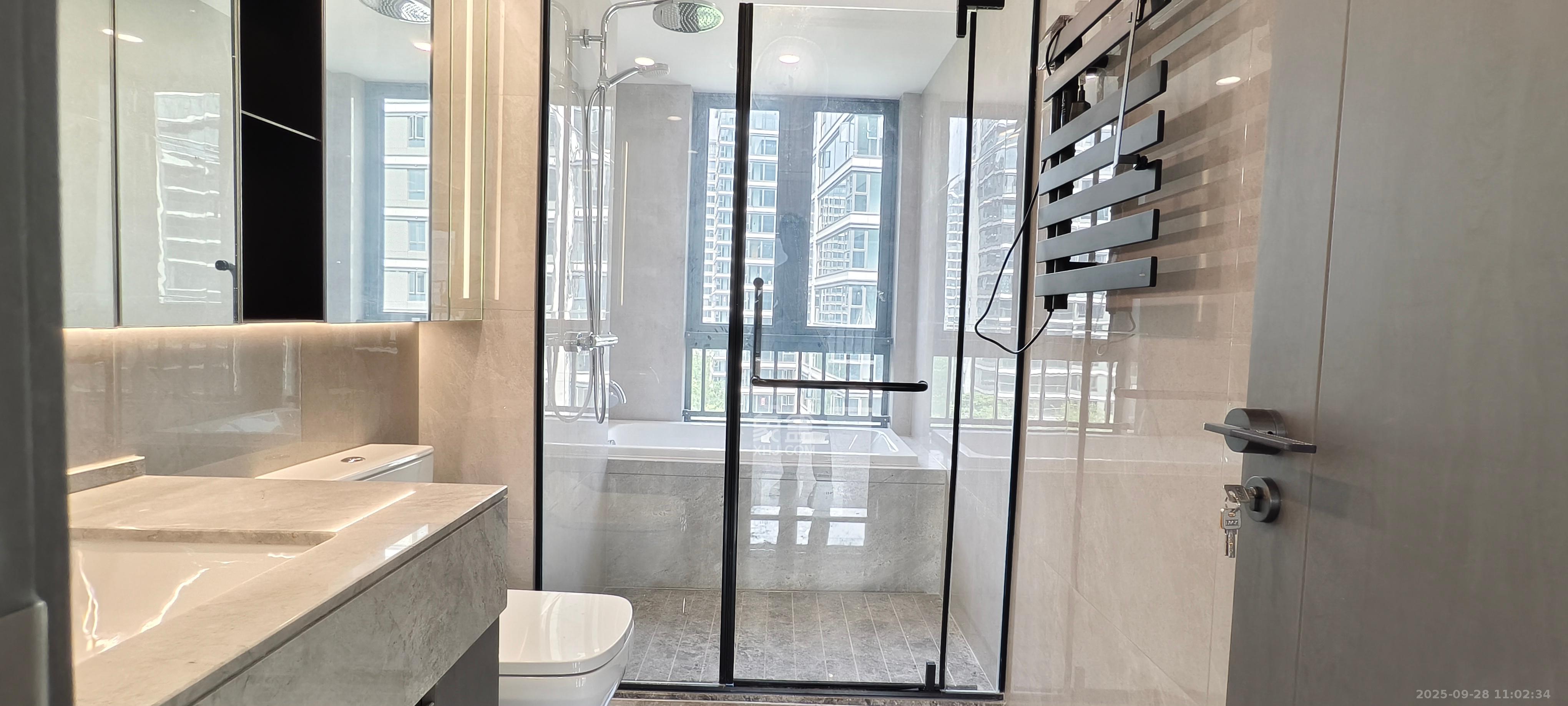 嘉臣道 4室2厅2卫 6000.0元/月 嘉臣道 4室2厅2卫 6000.0元/月室内图