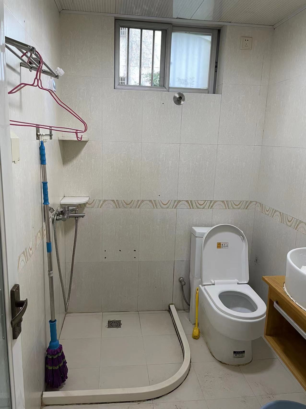 泽丰花园 2室2厅1卫 2500.0元/月 泽丰花园 2室2厅1卫 2500.0元/月室内图