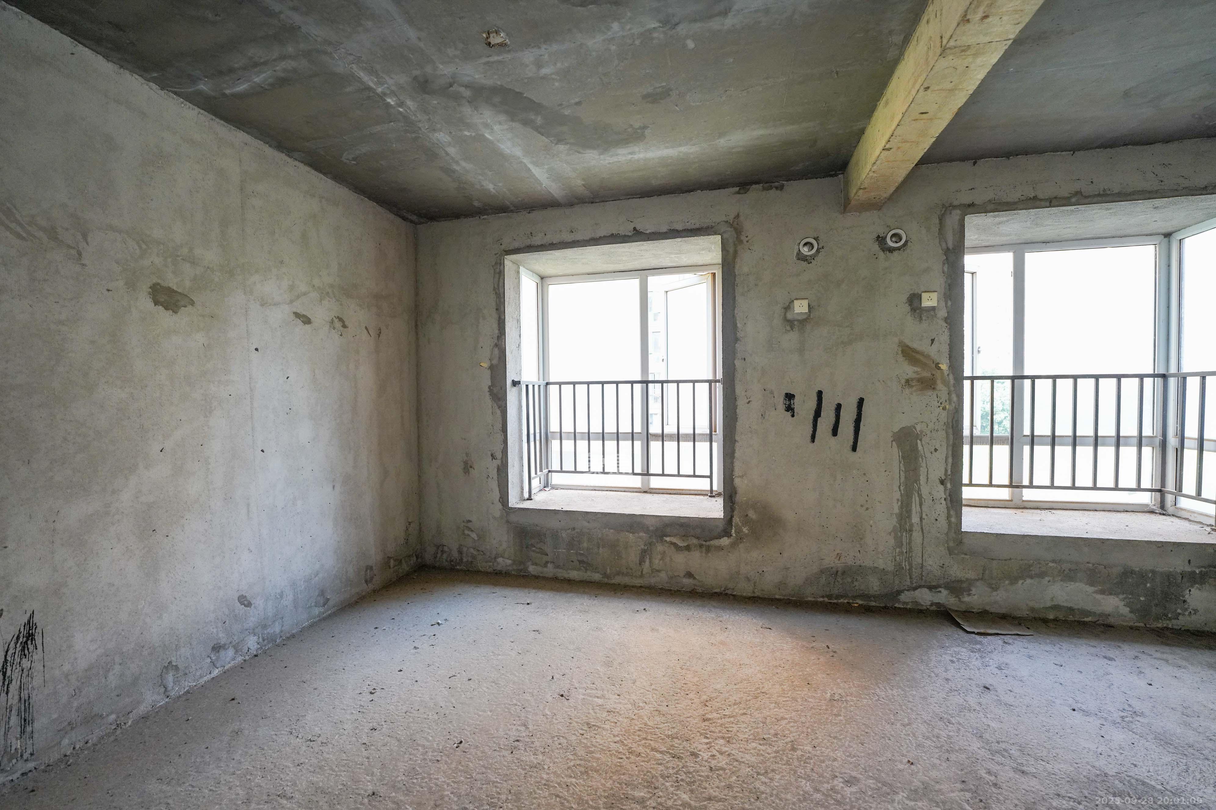 丽发新城 3室3厅2卫 85.0万 丽发新城 3室3厅2卫 85.0万卧室