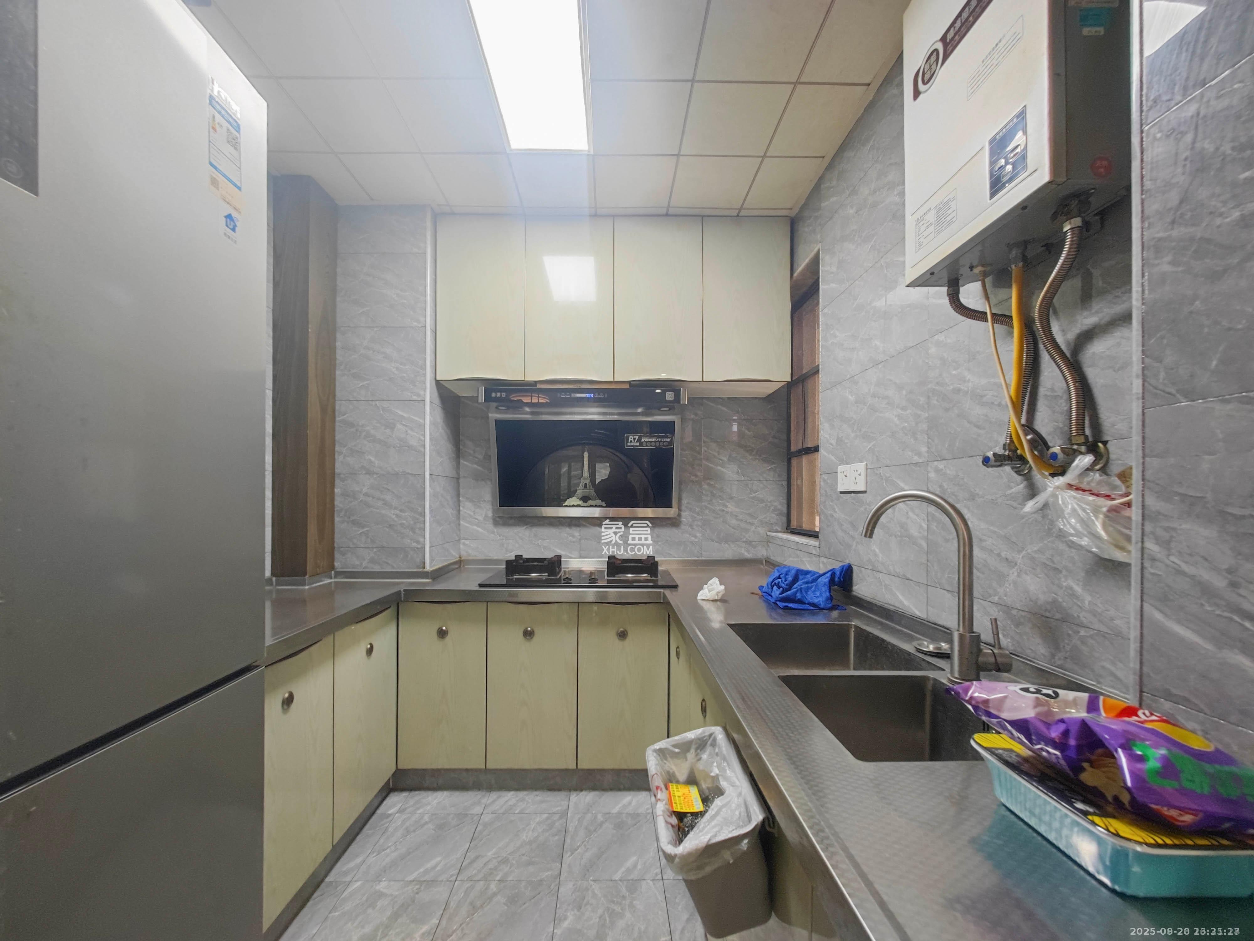 中建嘉和城 3室2厅1卫 2200.0元/月 中建嘉和城 3室2厅1卫 2200.0元/月室内图