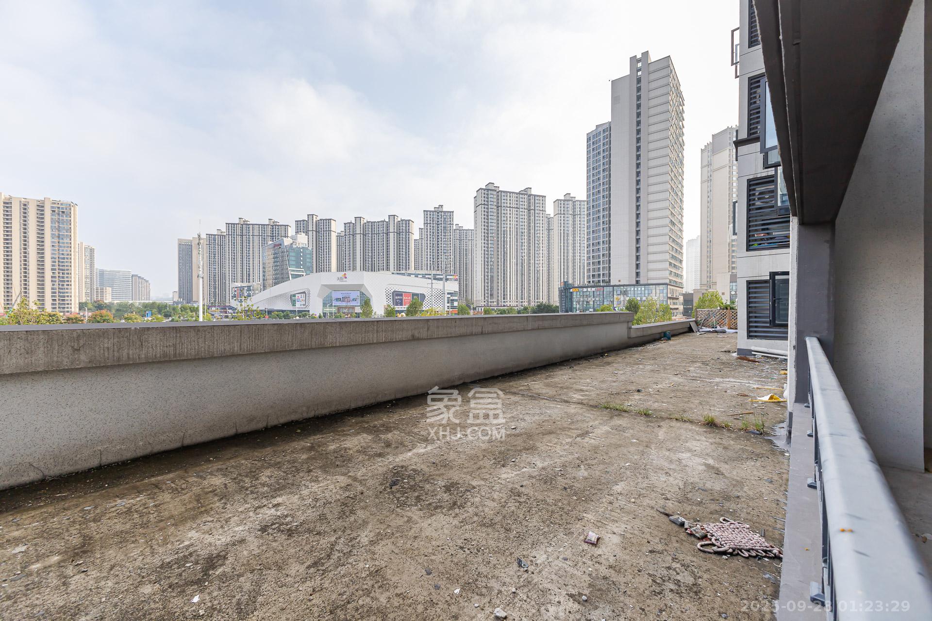 越秀湘江星汇城二期  1室0厅0卫    230.0万阳台