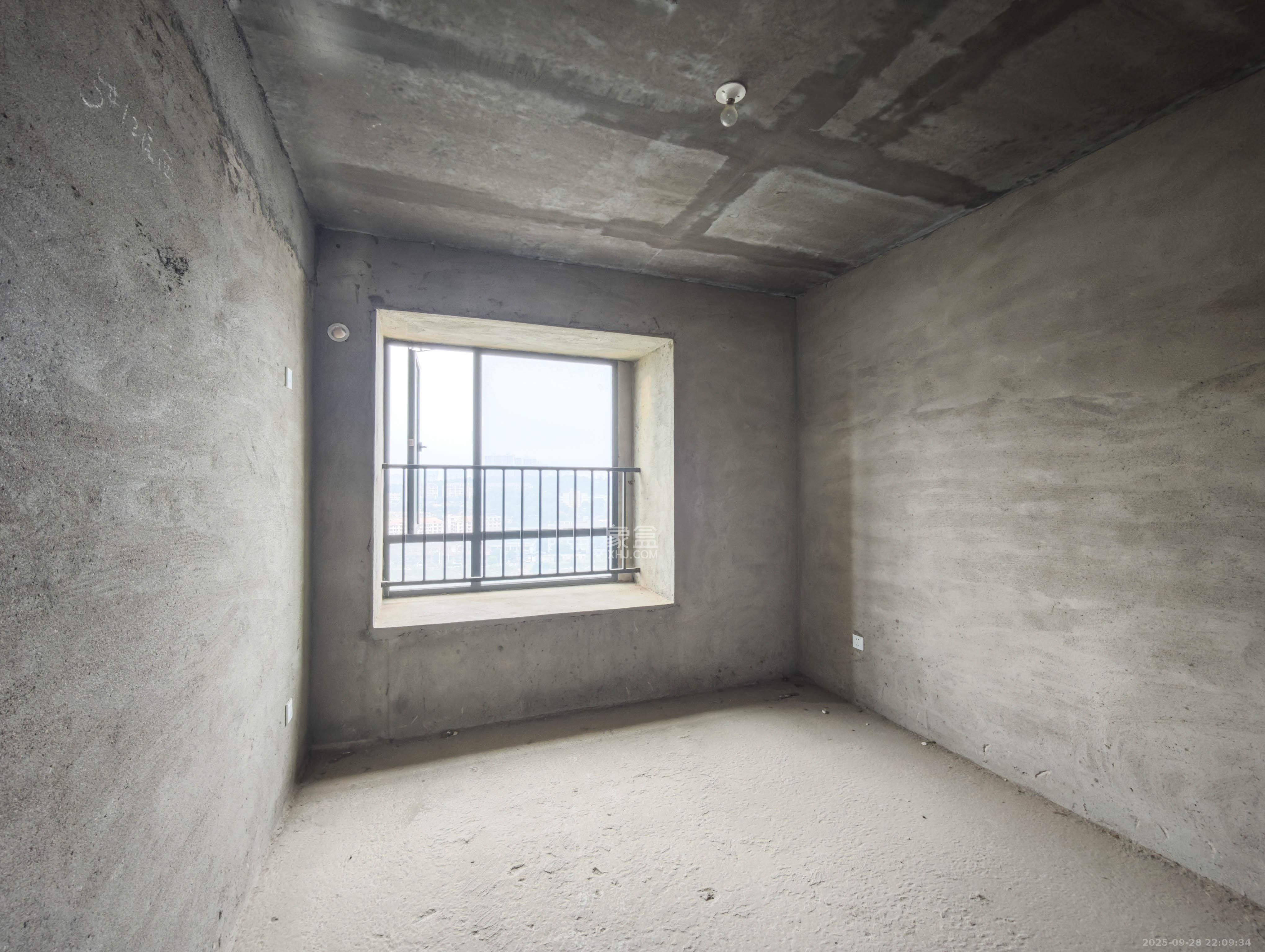 西湖鸿运佳苑 4室2厅2卫 135.0万 西湖鸿运佳苑 4室2厅2卫 135.0万卧室