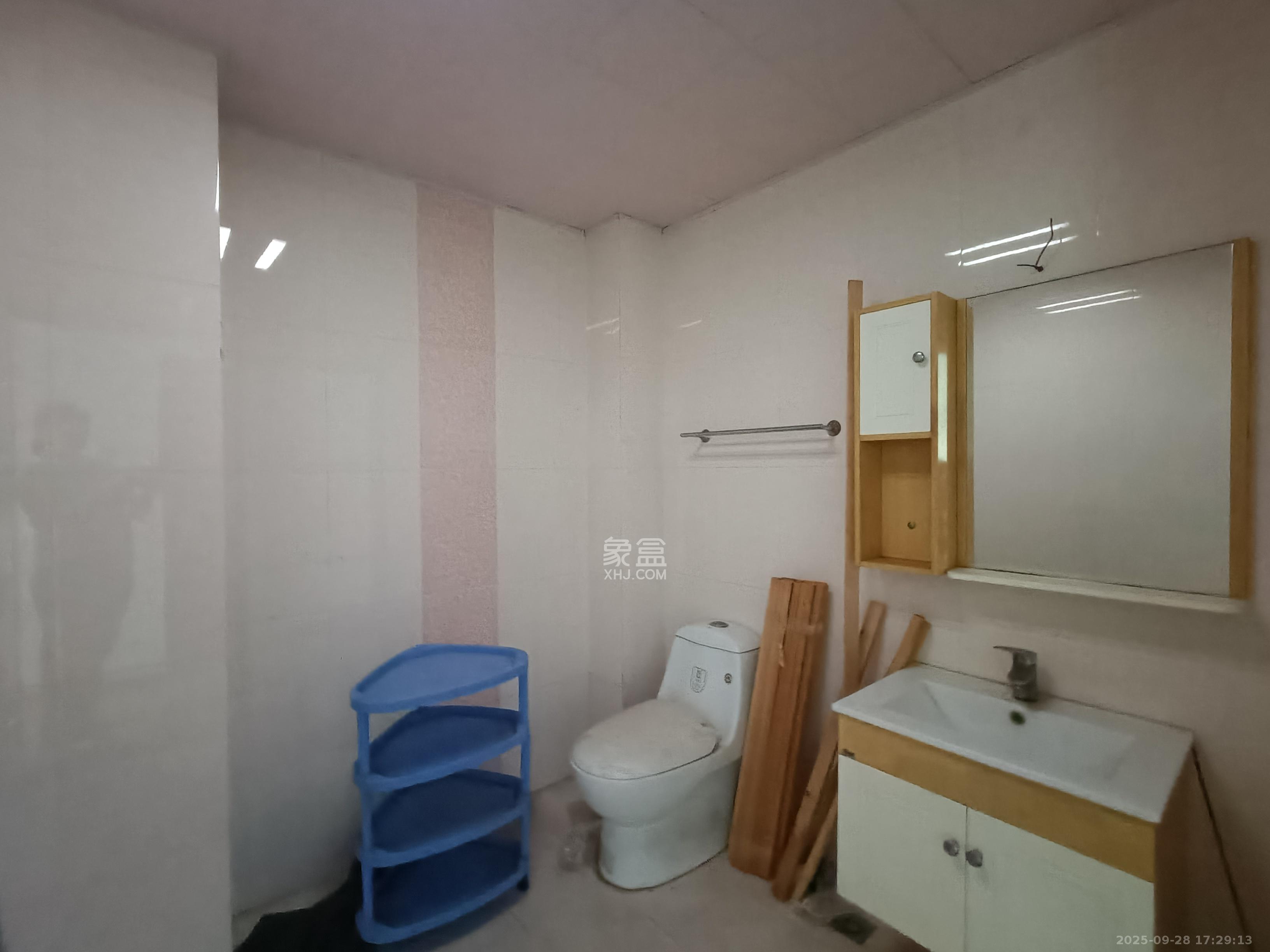 泰禹家园(彩云之翼家园一期、二期、三期) 3室2厅2卫 2000.0元/月 泰禹家园(彩云之翼家园一期、二期、三期) 3室2厅2卫 2000.0元/月室内图