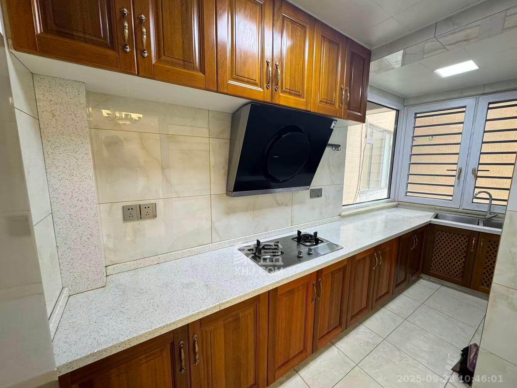 上园商住小区 3室2厅2卫 3500.0元/月 上园商住小区 3室2厅2卫 3500.0元/月室内图