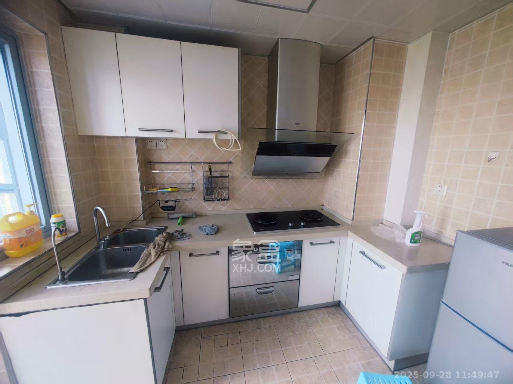 天天向上 1室2厅1卫 2100.0元/月 天天向上 1室2厅1卫 2100.0元/月室内图