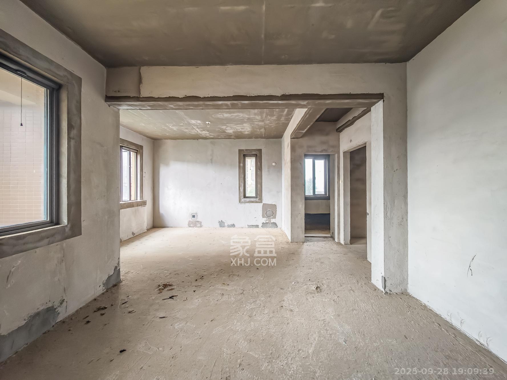 湘诚德峰小区B区  4室2厅2卫    110.8万卧室