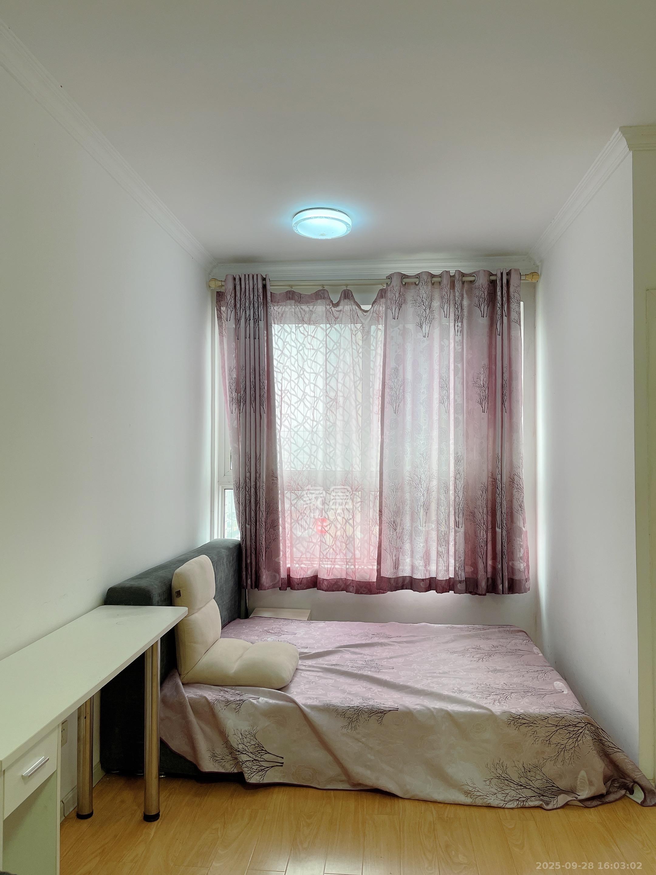 月亮湾草莓街区一、二期  1室0厅0卫    1200.0元/月室内图