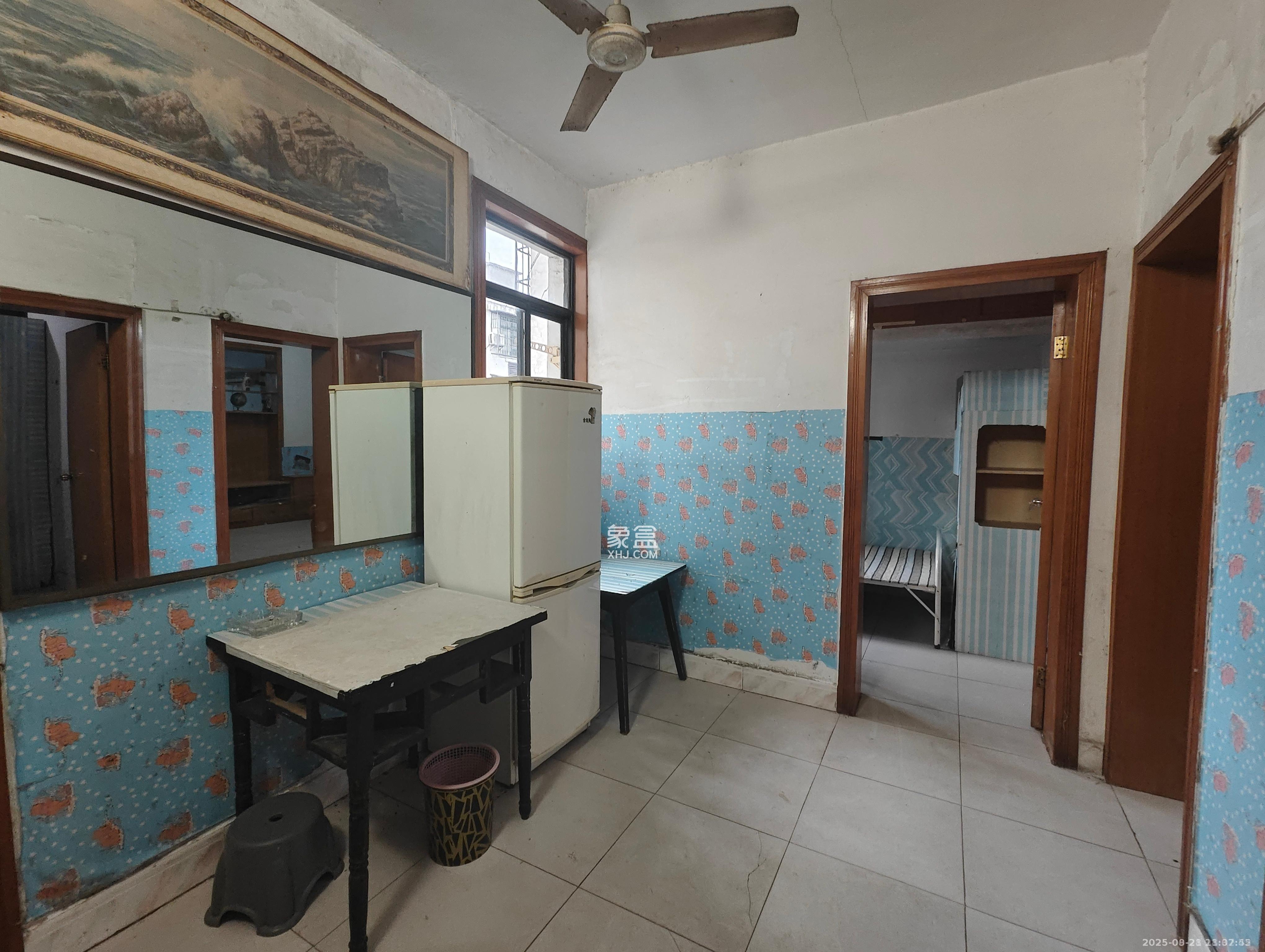 燕山街社区 4室2厅1卫 2200.0元/月 燕山街社区 4室2厅1卫 2200.0元/月室内图