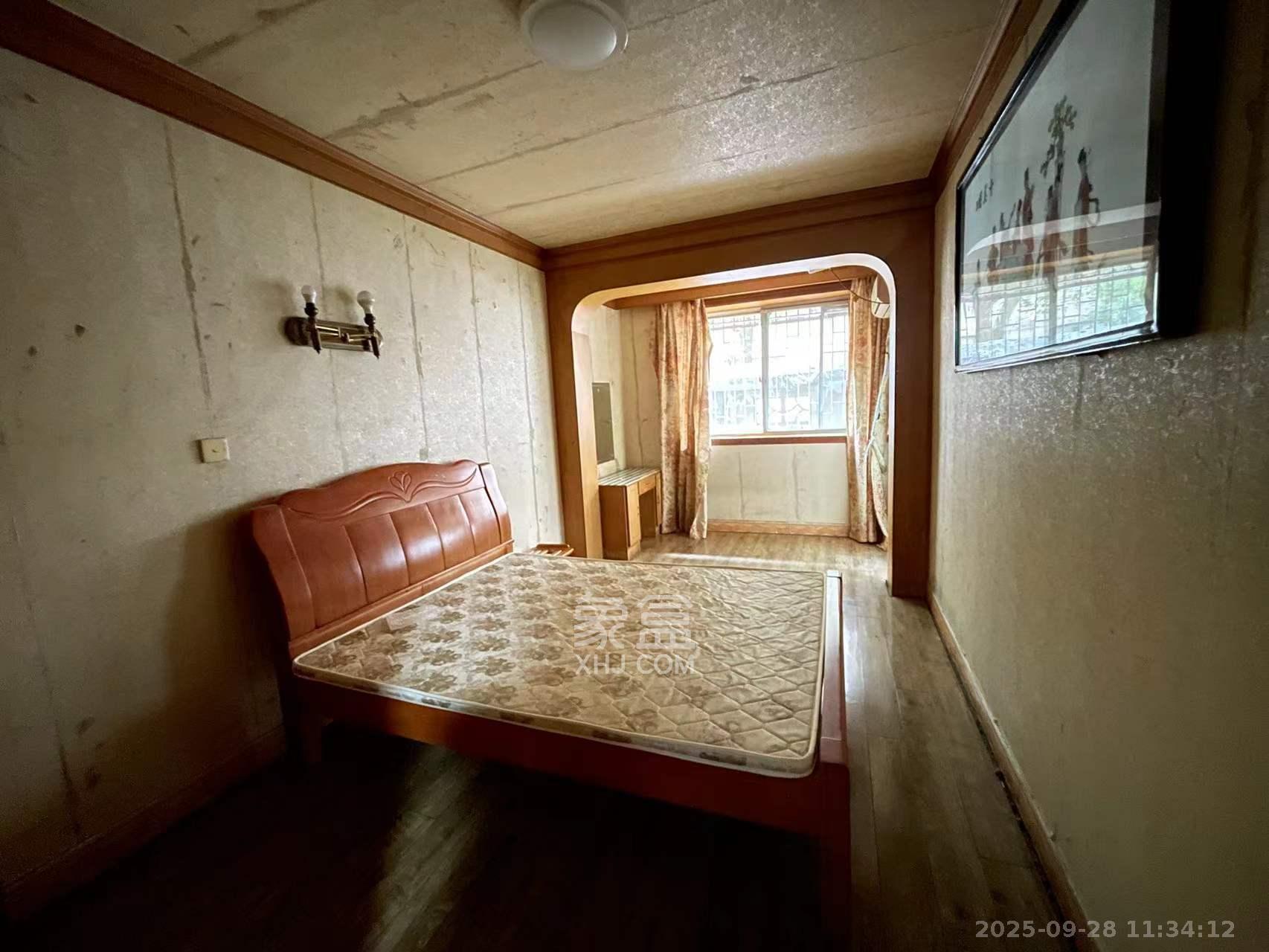 化油器厂宿舍 2室2厅1卫 1800.0元/月 化油器厂宿舍 2室2厅1卫 1800.0元/月室内图