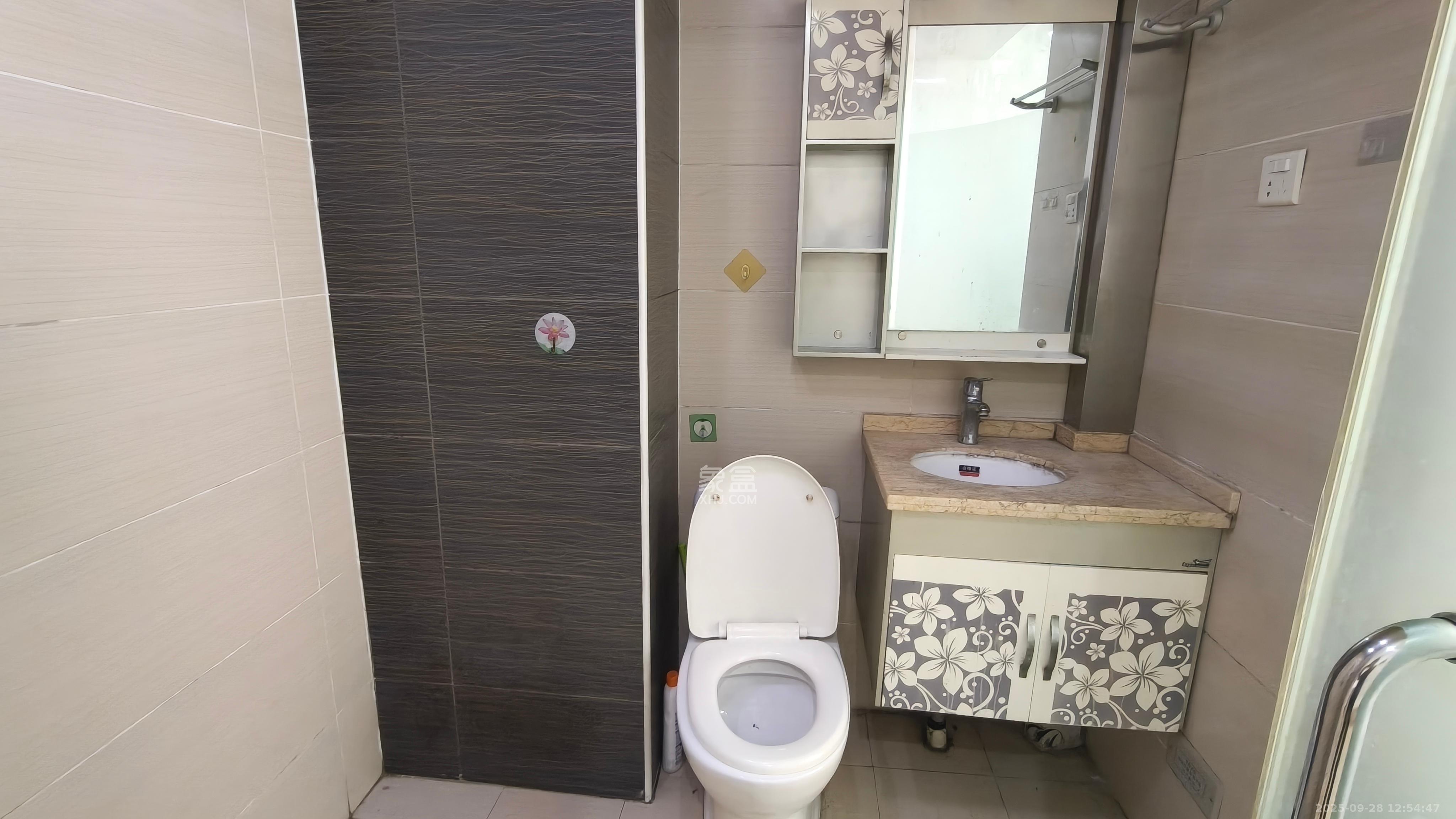 水岸世景 1室1厅1卫 1300.0元/月 水岸世景 1室1厅1卫 1300.0元/月室内图