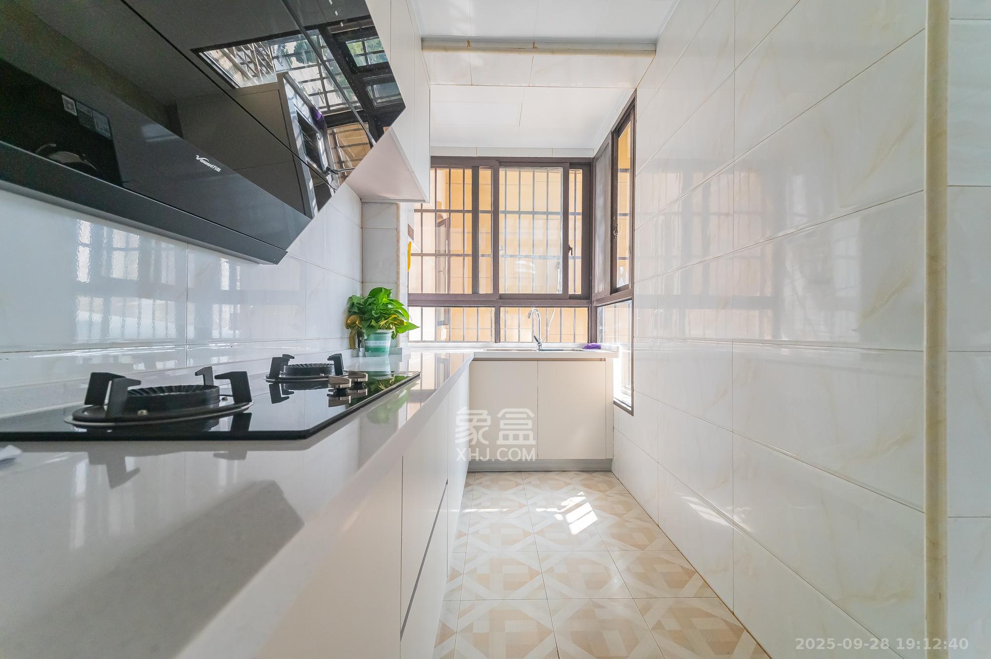 华润置地广场一期 3室2厅1卫 71.8万 华润置地广场一期 3室2厅1卫 71.8万厨房