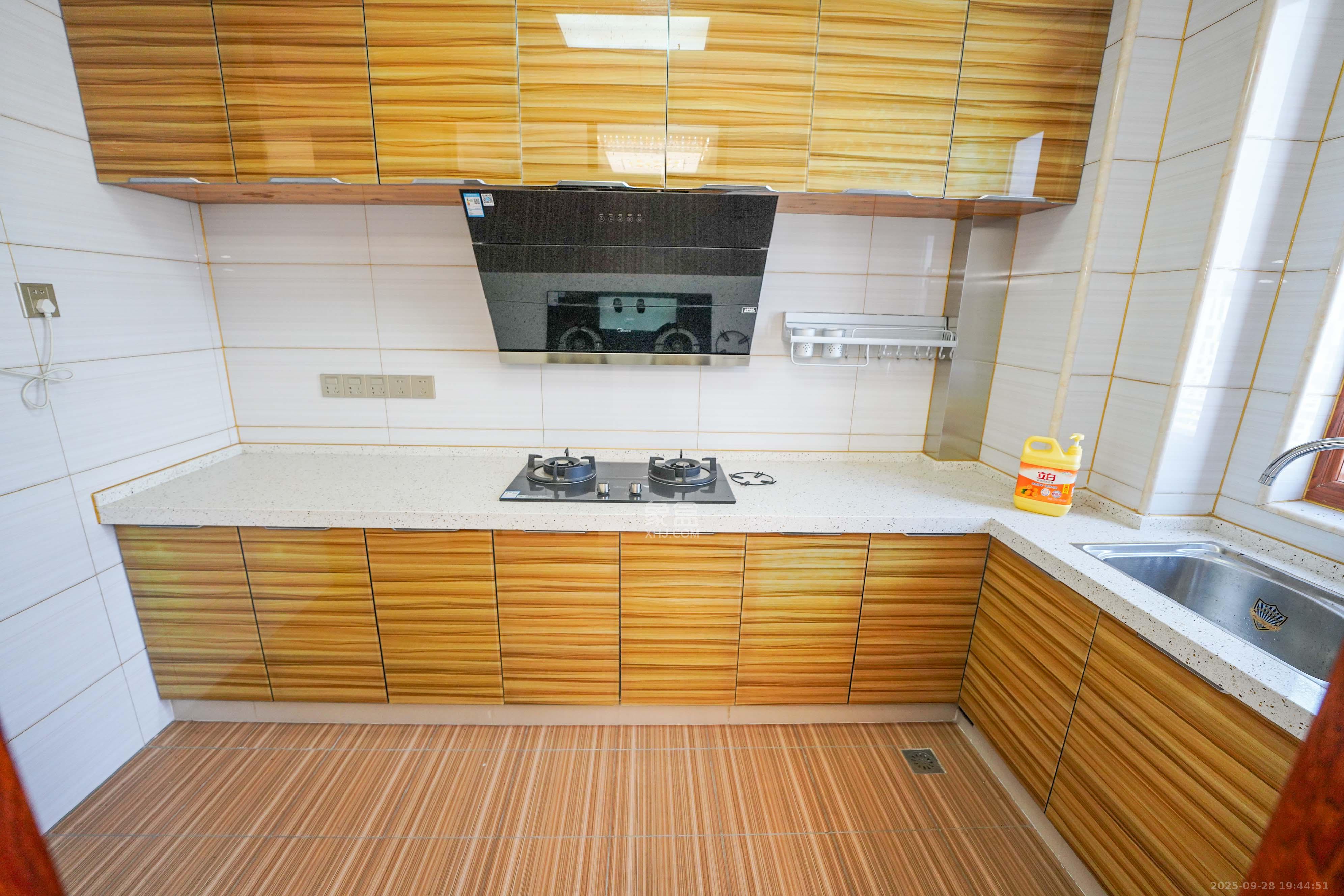 丽发新城 3室2厅2卫 99.0万 丽发新城 3室2厅2卫 99.0万厨房