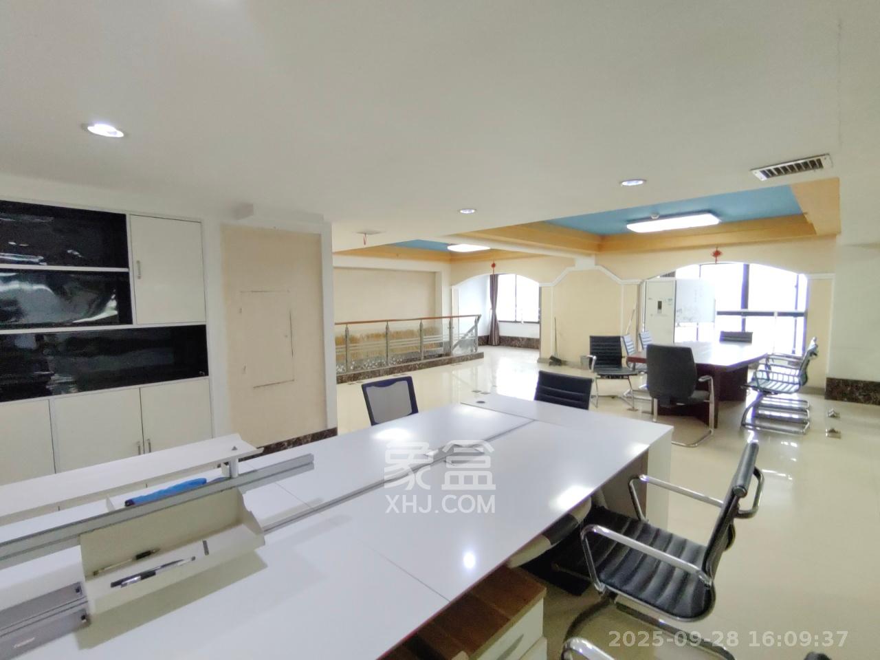 嘉玺大厦（高桥国际公寓）   280.0㎡      10000.0元/月室内图