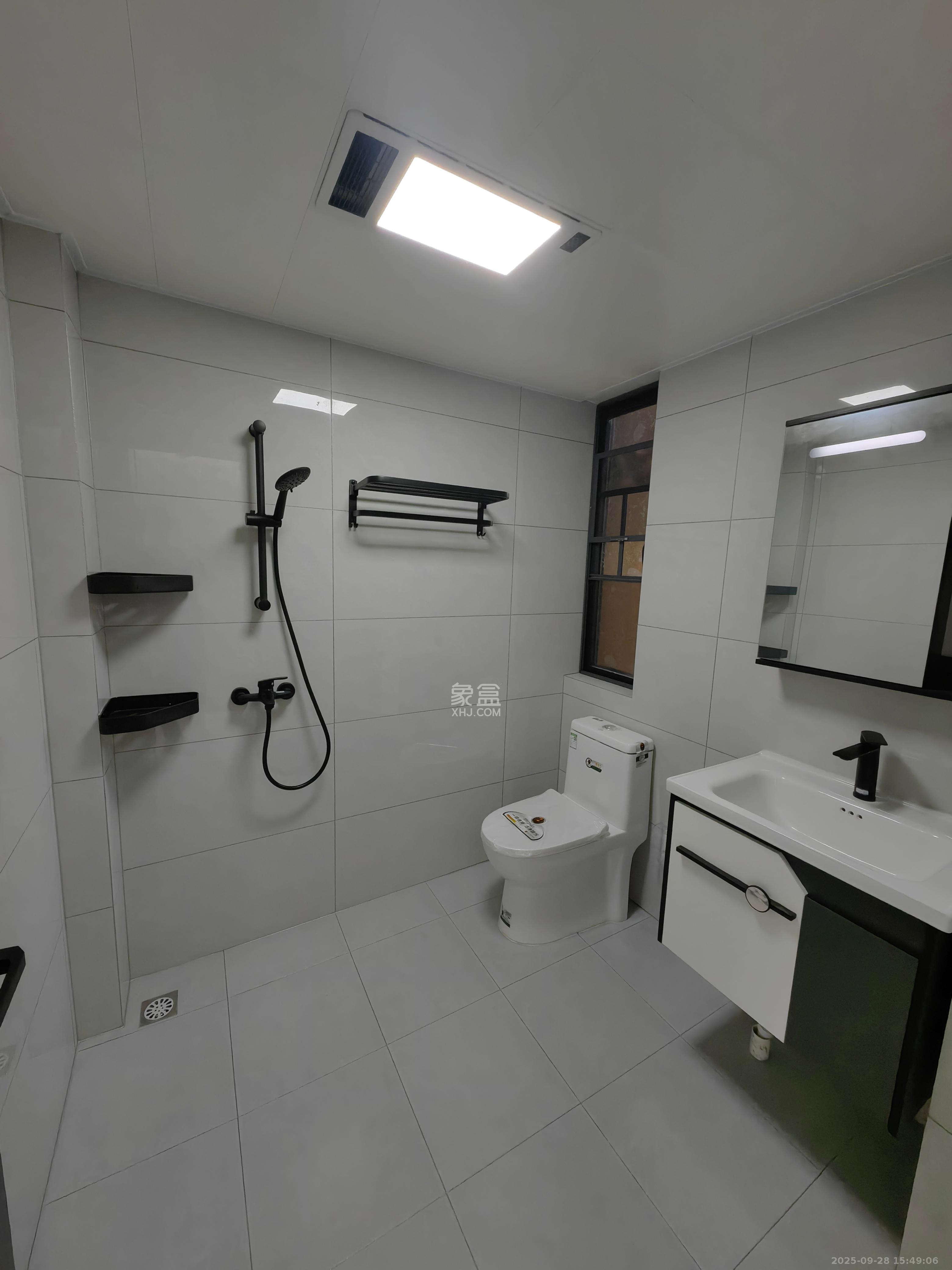 金侨风华府 4室2厅2卫 2400.0元/月 金侨风华府 4室2厅2卫 2400.0元/月室内图