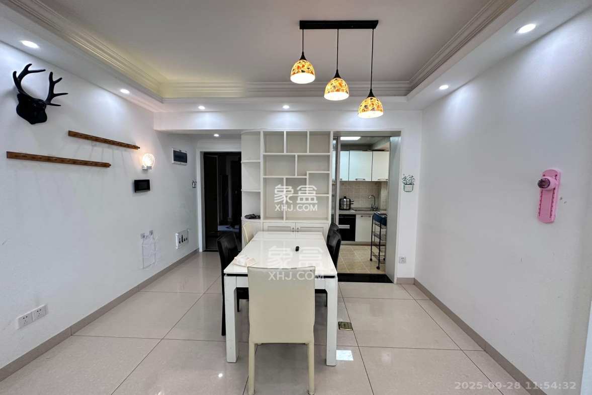 华润橡树湾  2室2厅1卫    2000.0元/月 华润橡树湾  2室2厅1卫    2000.0元/月室内图