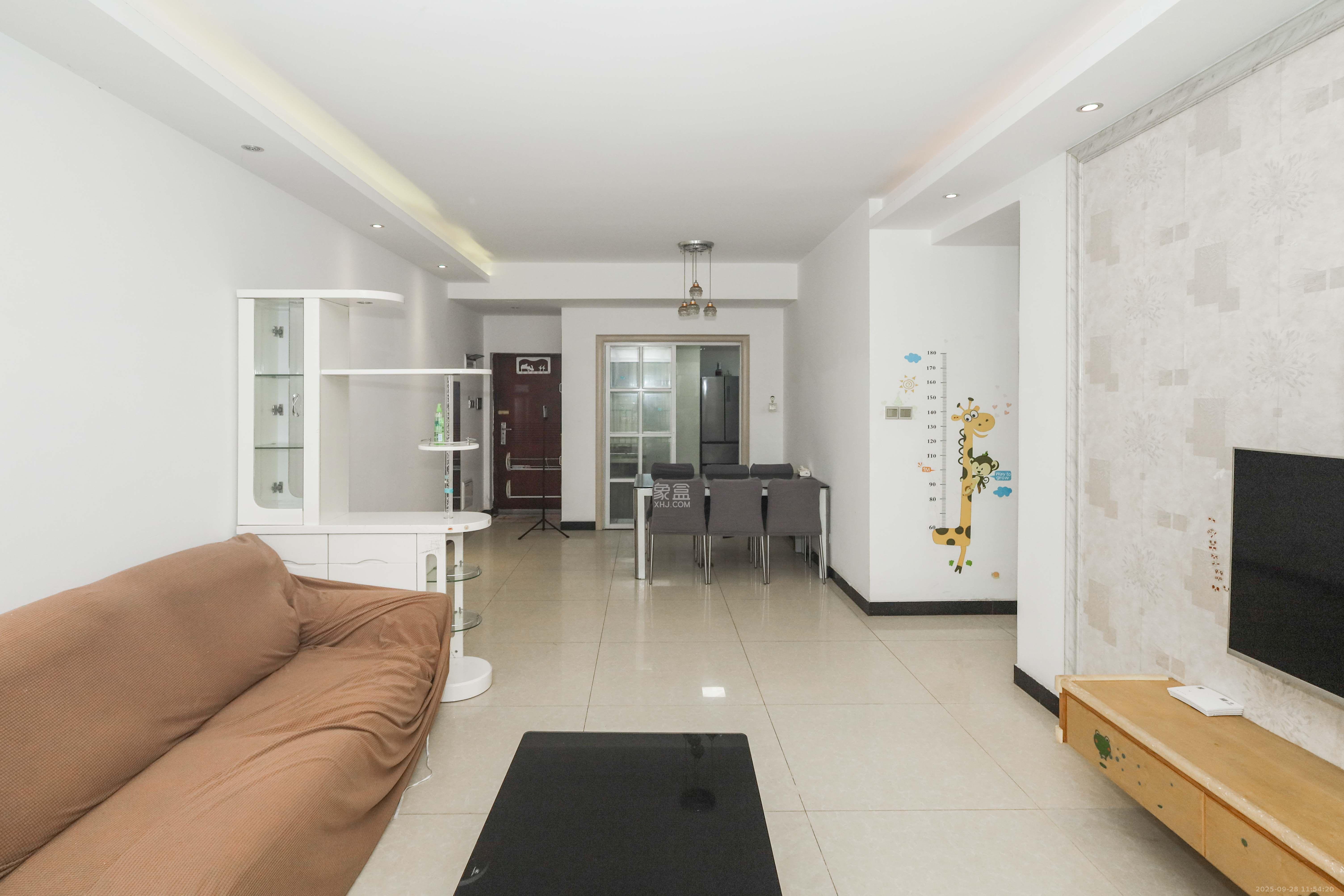 天元涉外景园B区 3室2厅2卫 2700.0元/月 天元涉外景园B区 3室2厅2卫 2700.0元/月室内图