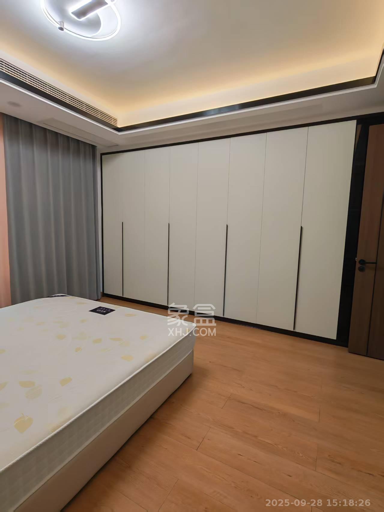 卓越中寰  4室2厅2卫   6500.00元/月室内图