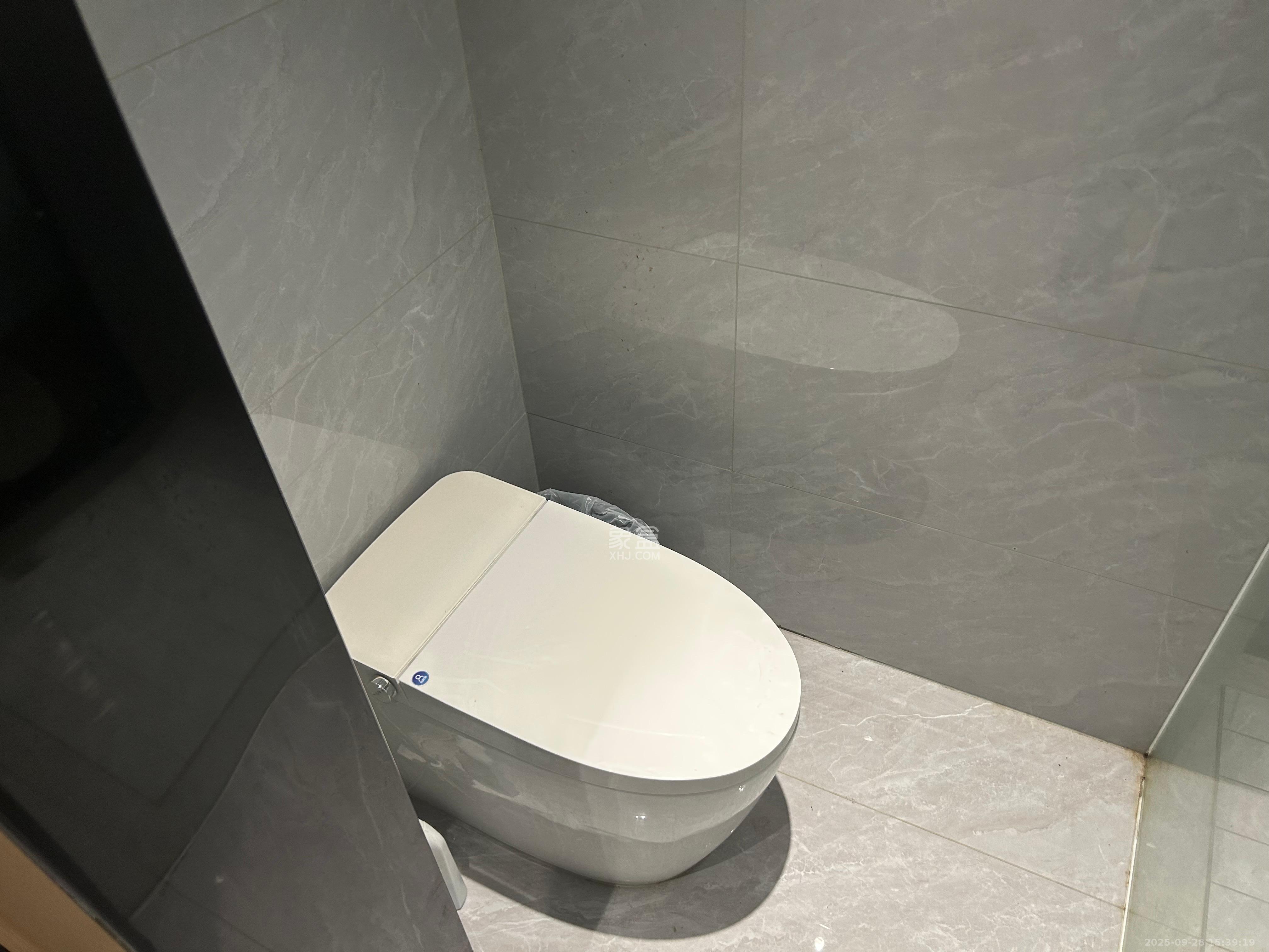 福晟翡翠湾  1室1厅1卫    1800.0元/月室内图