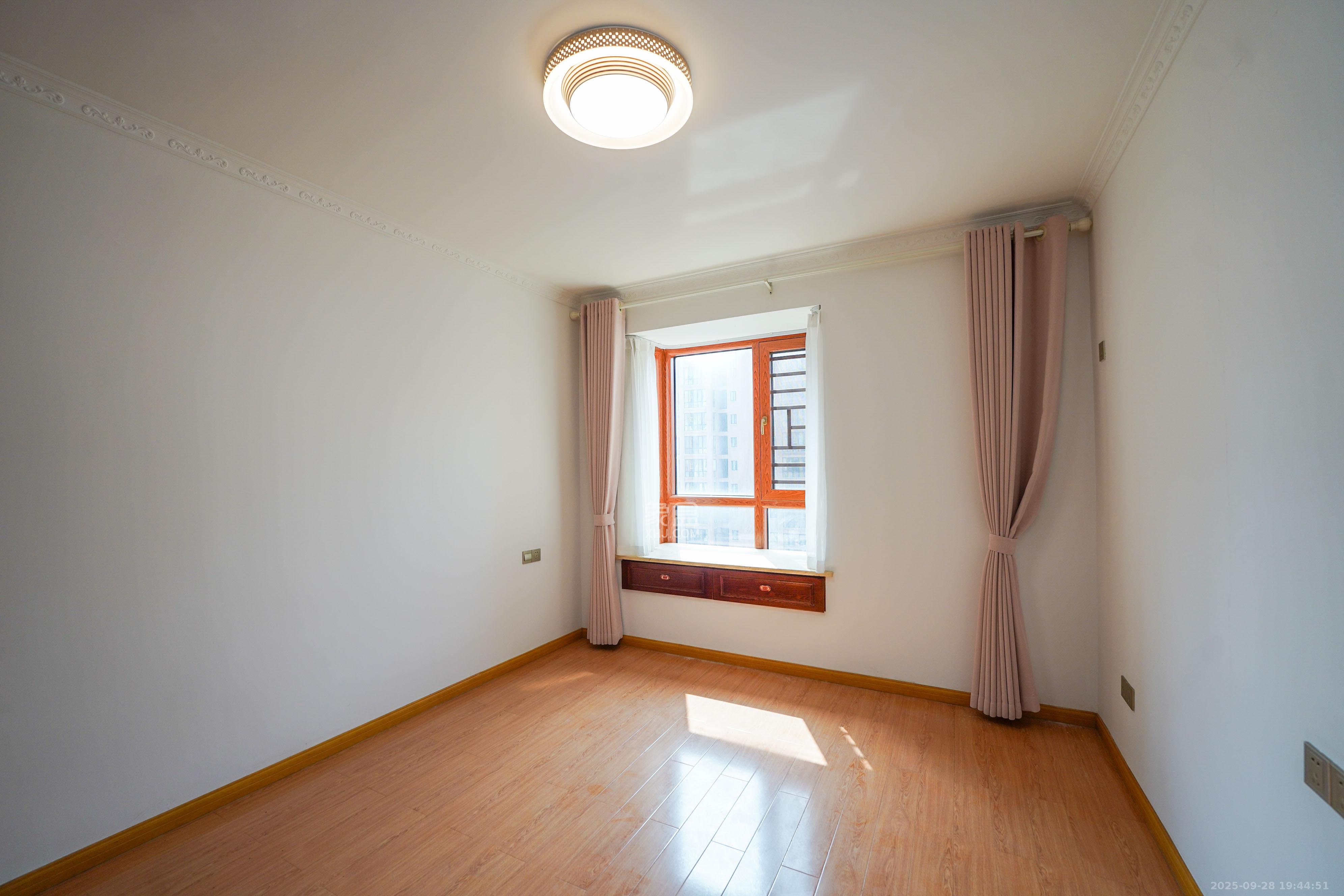 丽发新城 3室2厅2卫 99.0万 丽发新城 3室2厅2卫 99.0万卧室