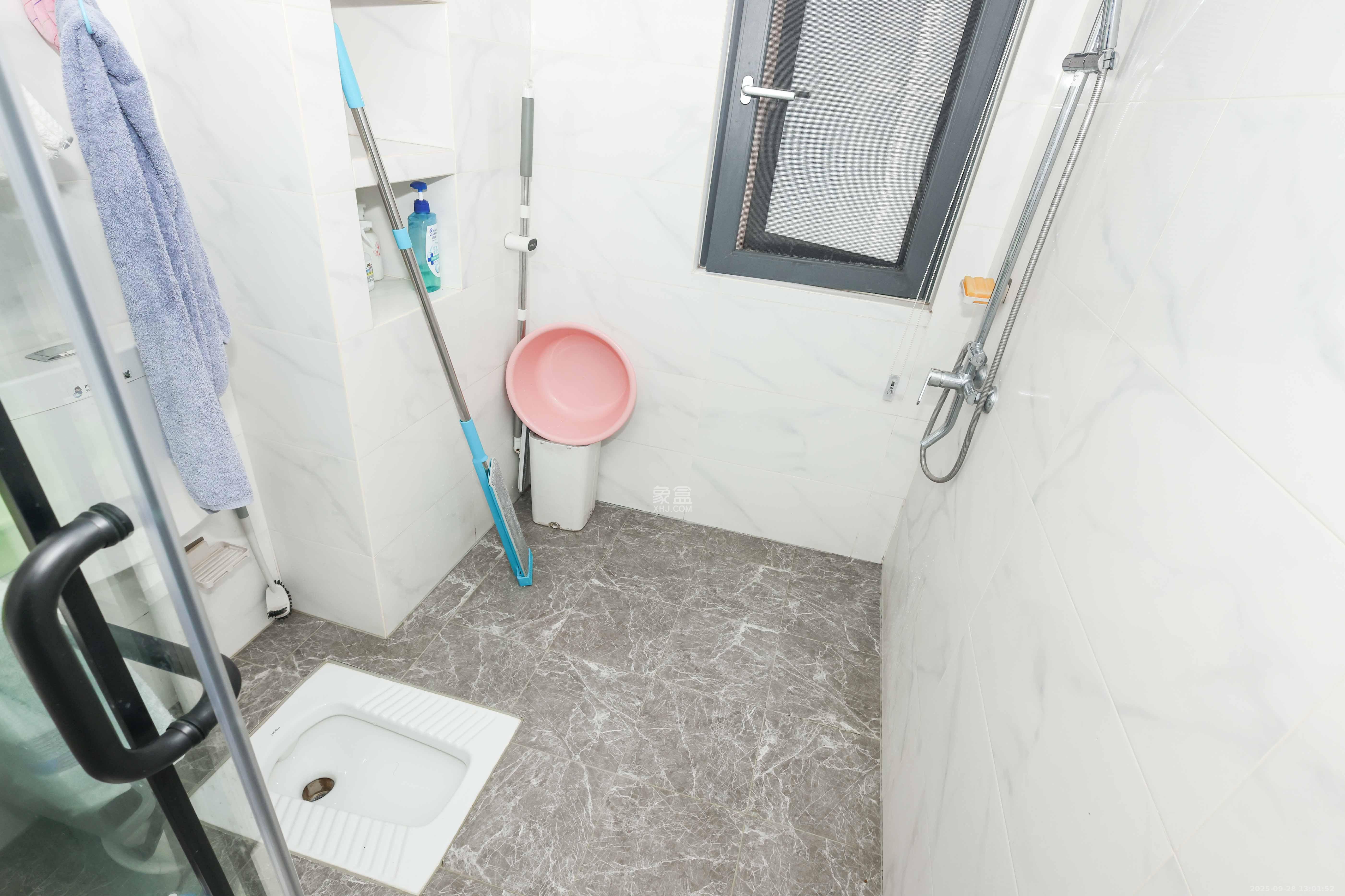 建发央著  3室2厅2卫    175.0万卫生间