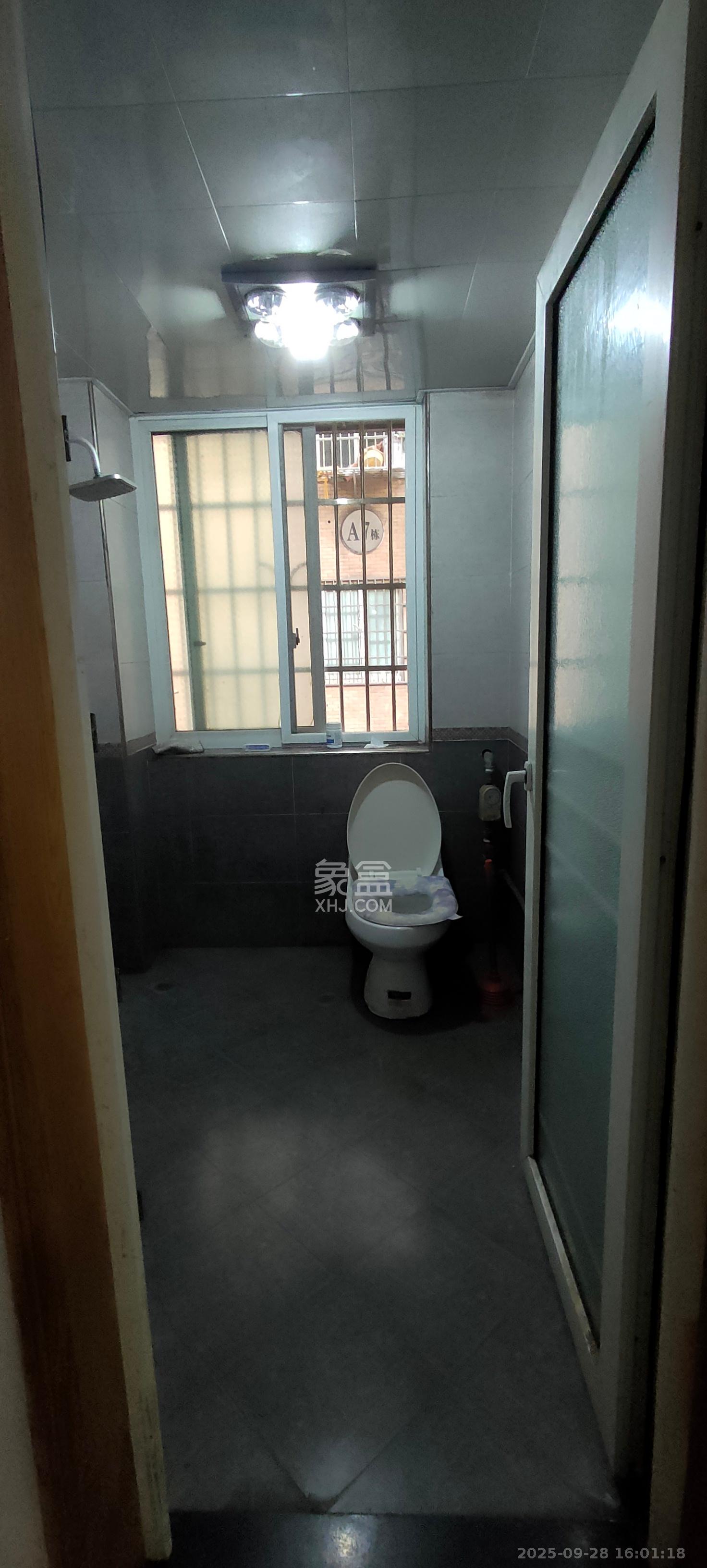 新诚小区 2室2厅2卫 1800.00元/月 新诚小区 2室2厅2卫 1800.00元/月室内图