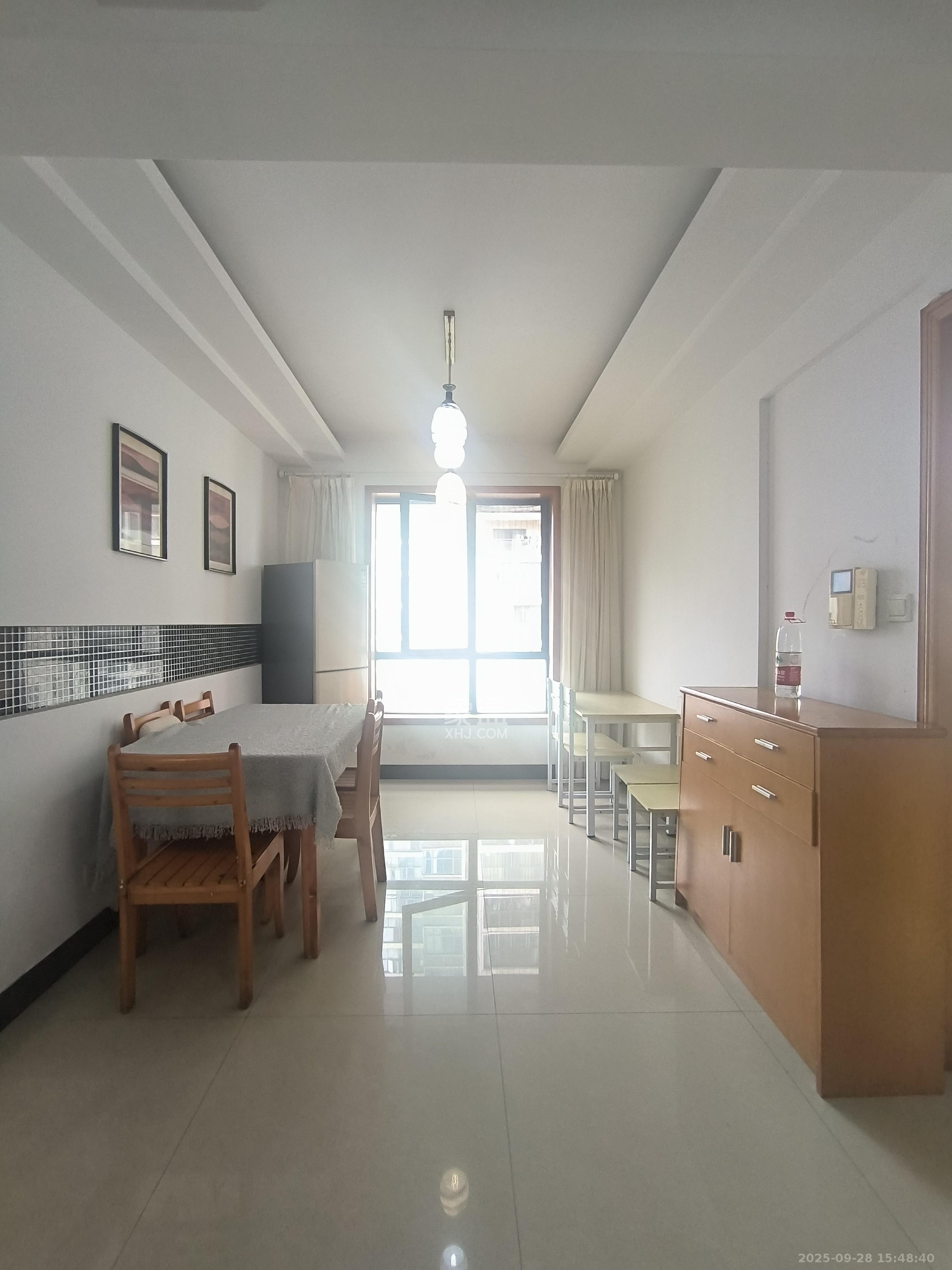 三万英尺  3室2厅2卫    3300.0元/月室内图