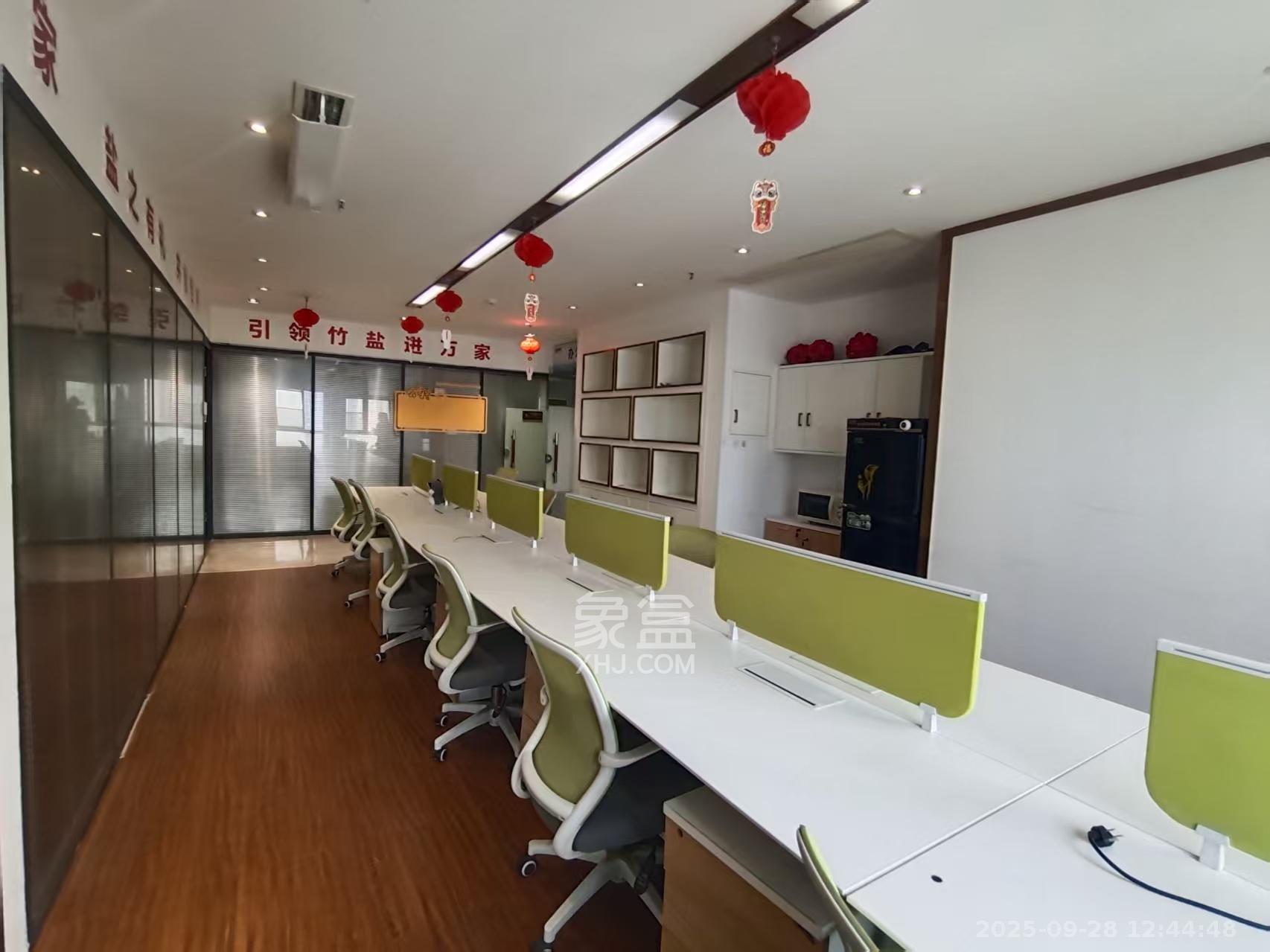 百纳广场（百纳公寓）   150.0㎡      8000.0元/月室内图