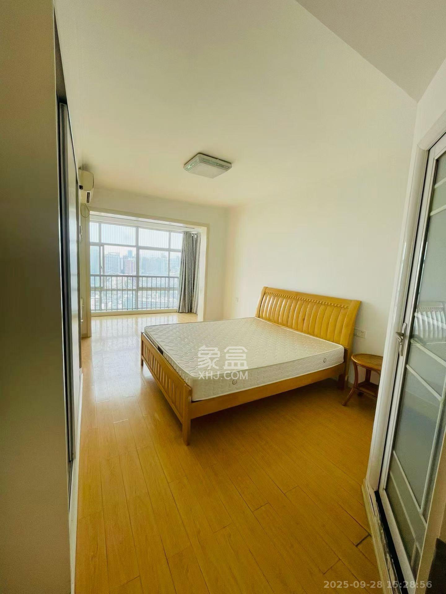 景泰雅苑(景江融城) 3室2厅1卫 3500.0元/月 景泰雅苑(景江融城) 3室2厅1卫 3500.0元/月室内图