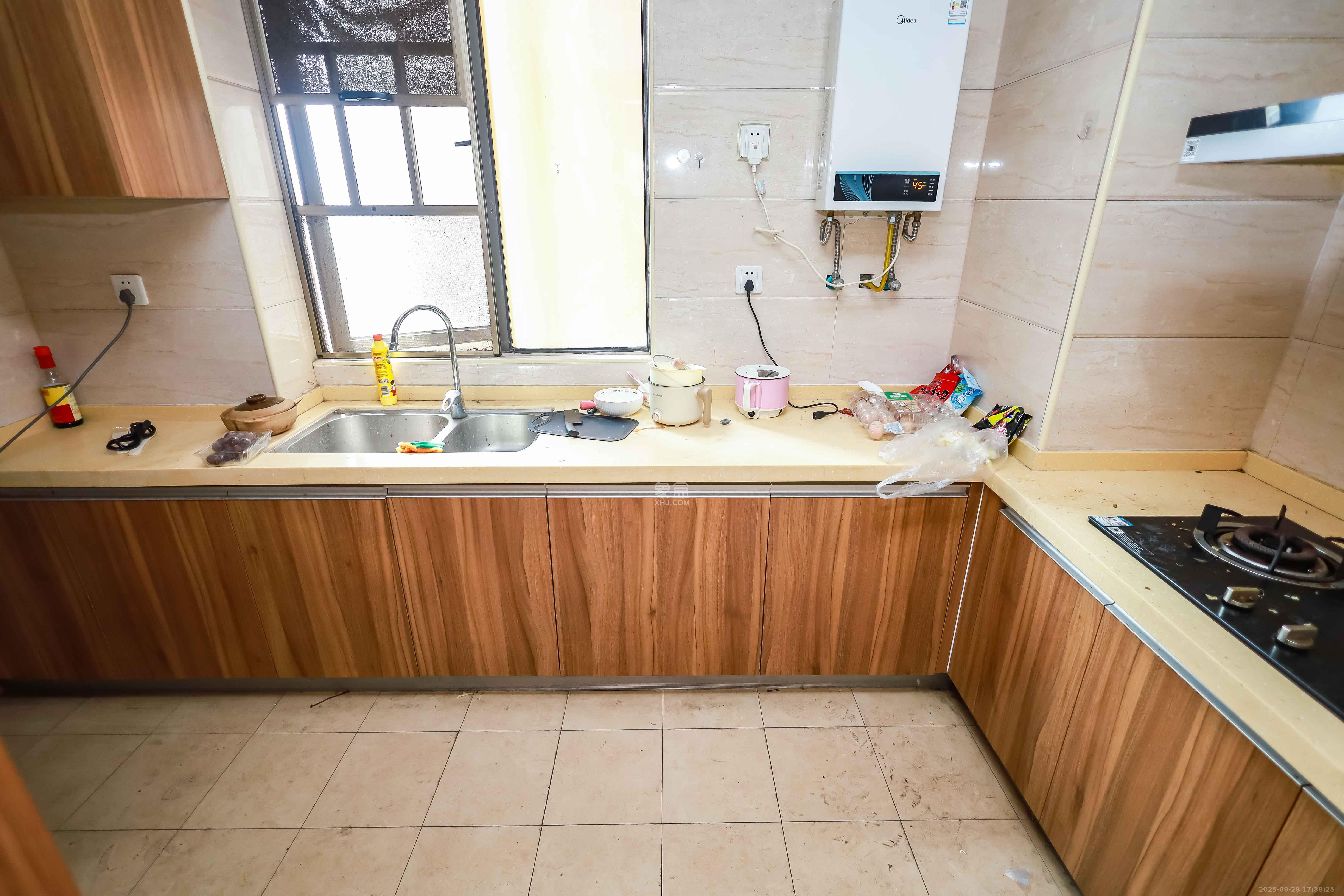 麓谷小镇  3室2厅2卫    68.0万厨房