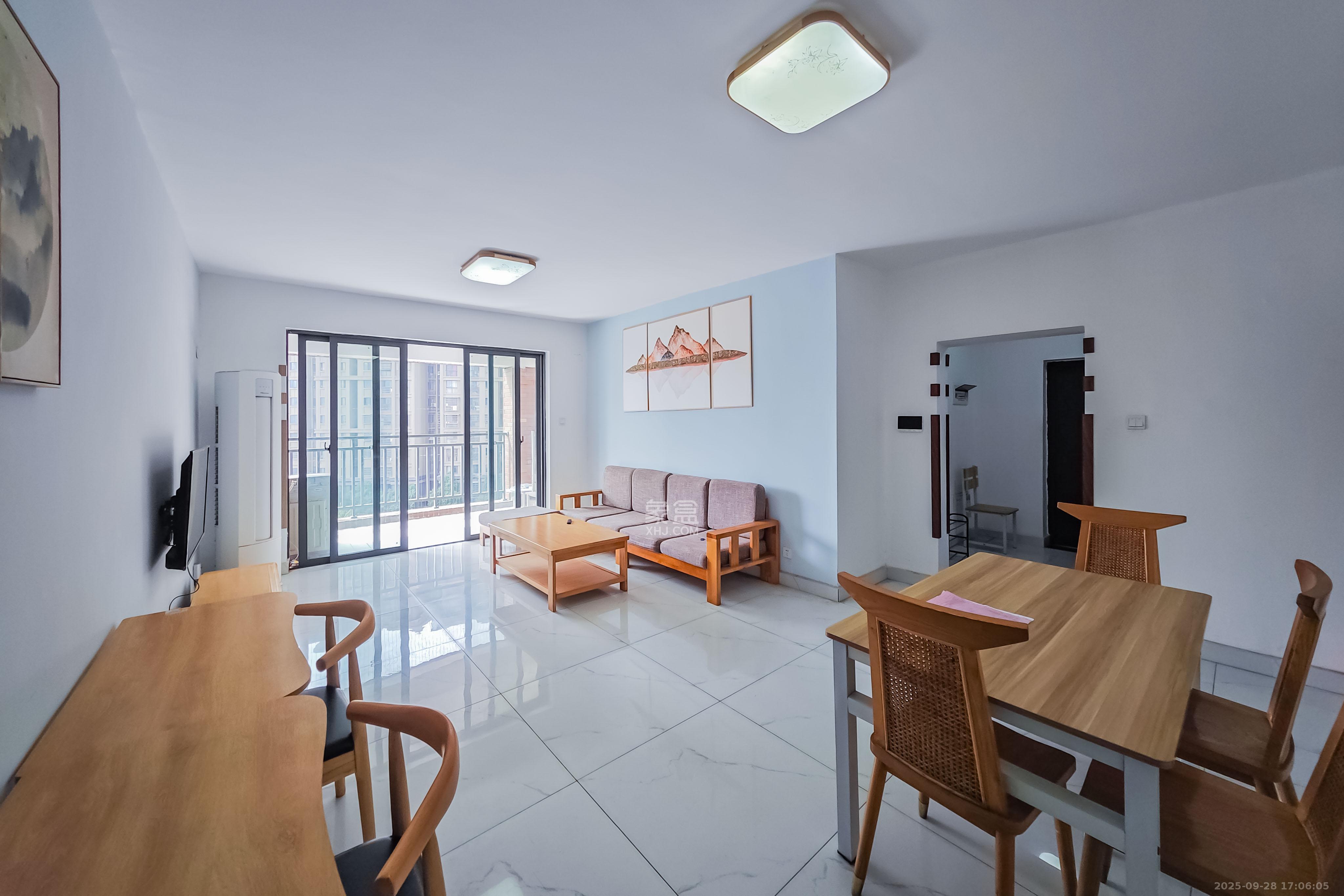 半山壹号 4室2厅2卫 125.0万 半山壹号 4室2厅2卫 125.0万客厅