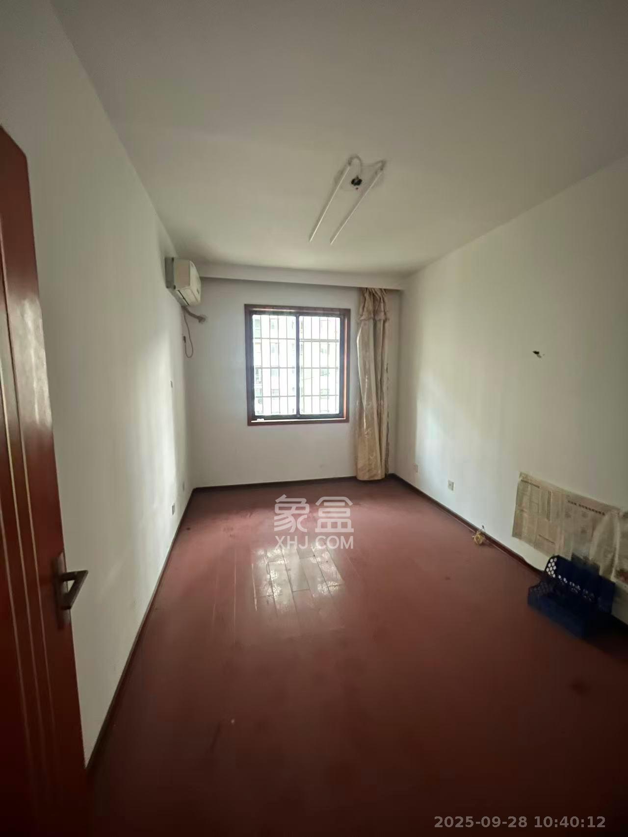 满庭芳小区 3室2厅2卫 2200.0元/月 满庭芳小区 3室2厅2卫 2200.0元/月室内图