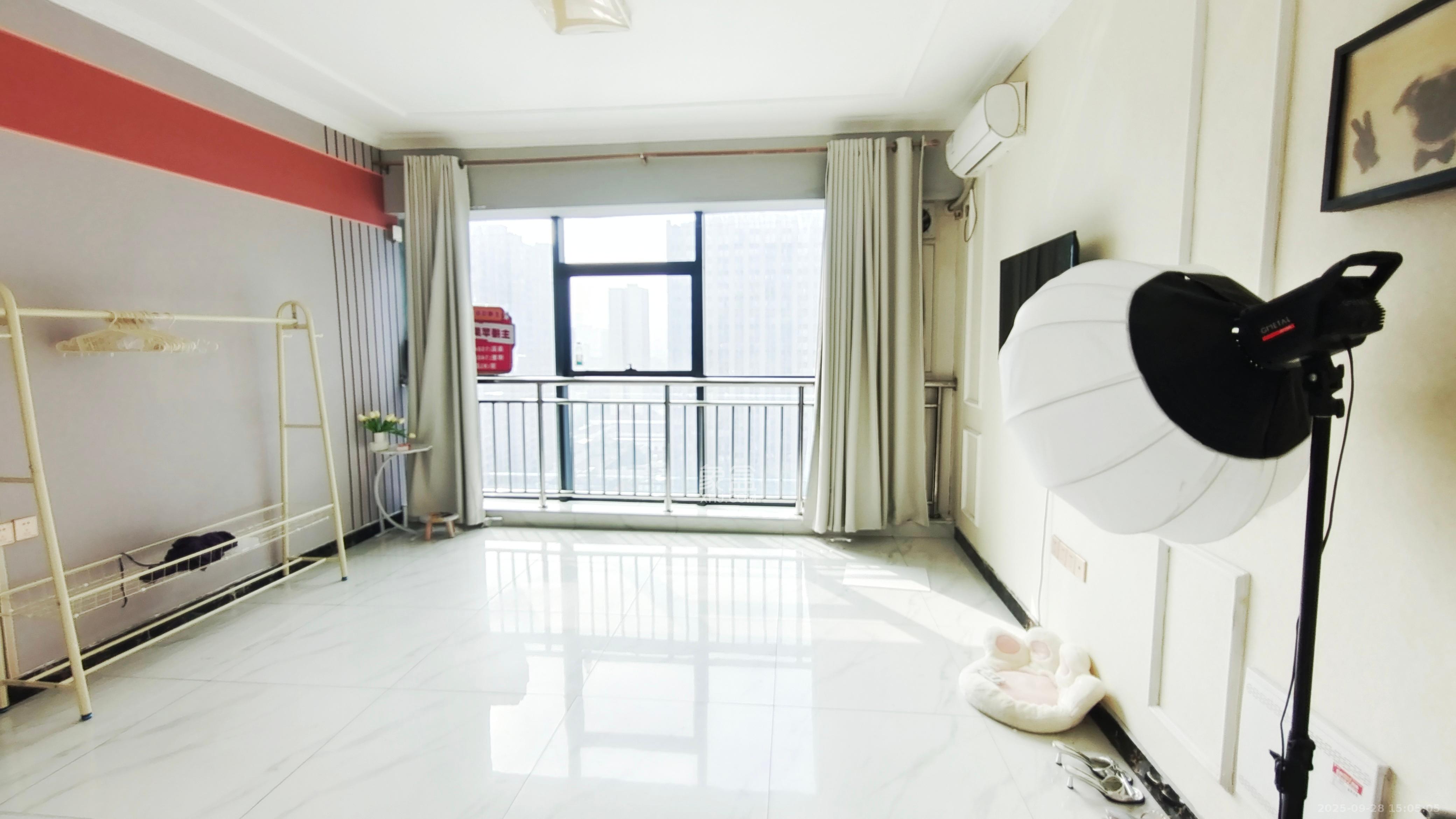 东盈商业广场(华泉城市广场) 1室1厅1卫 1800.0元/月 东盈商业广场(华泉城市广场) 1室1厅1卫 1800.0元/月室内图