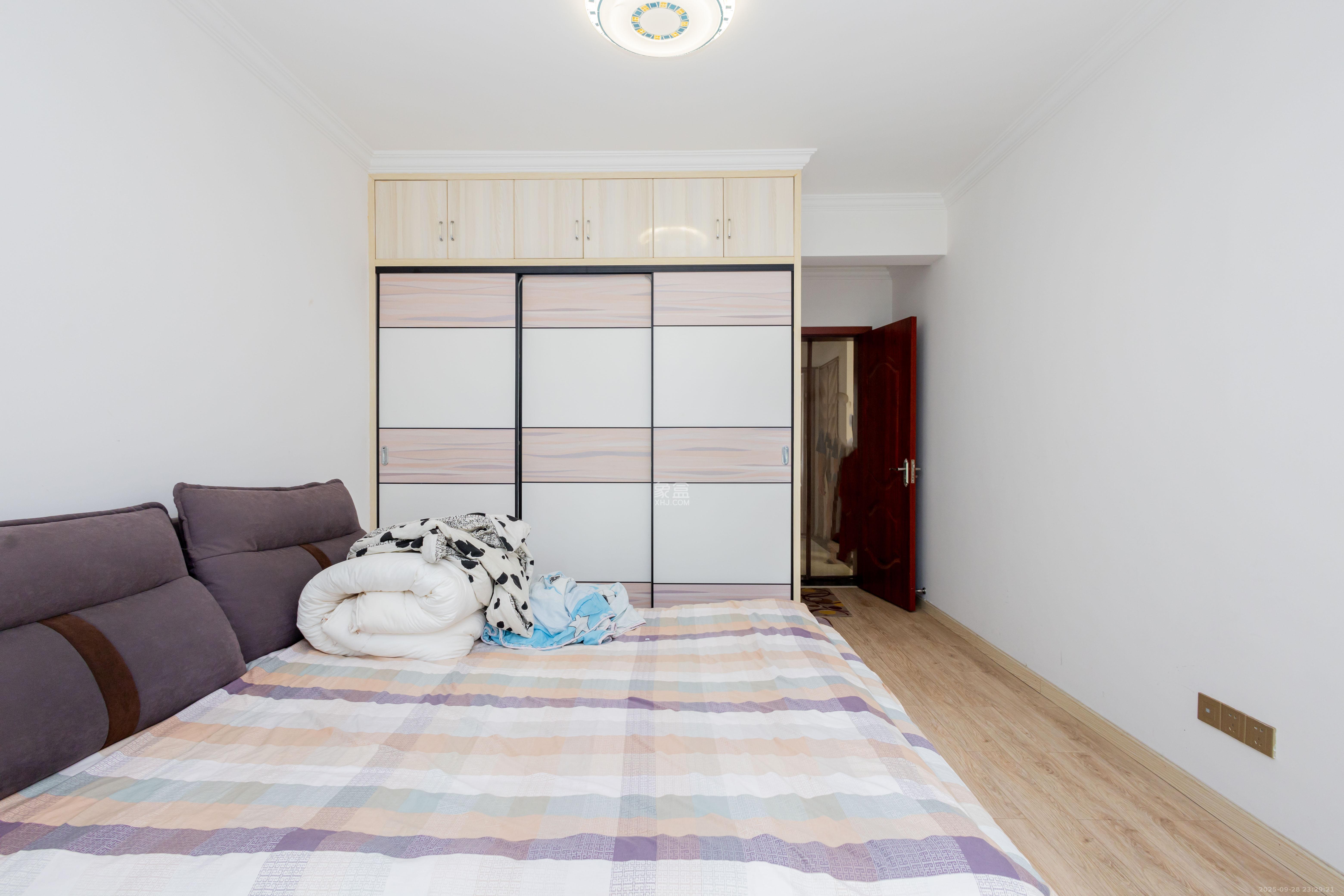 海德公园 4室2厅2卫 83.8万 海德公园 4室2厅2卫 83.8万卧室