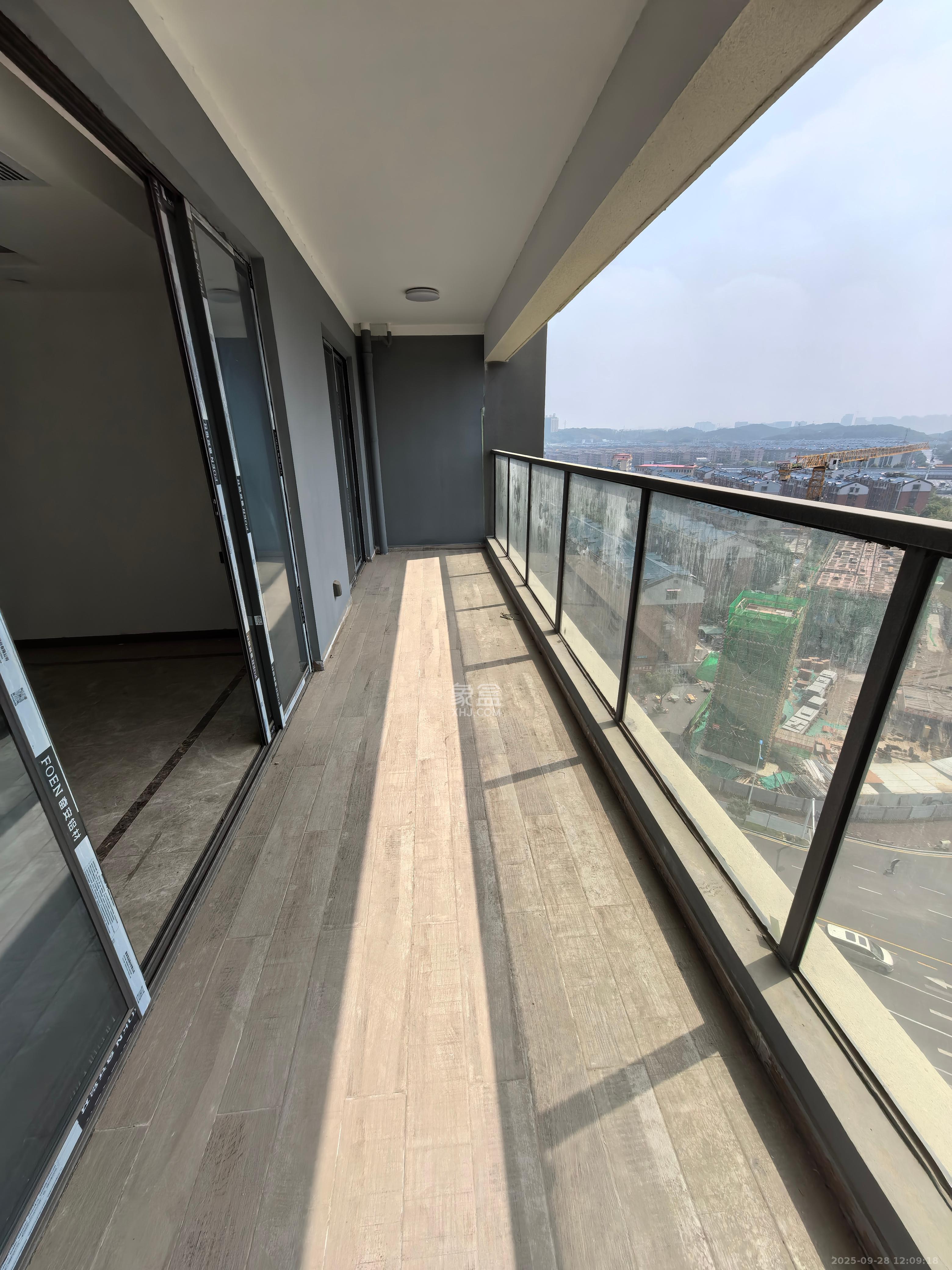 绿地V岛 4室2厅2卫 4000.0元/月 绿地V岛 4室2厅2卫 4000.0元/月室内图