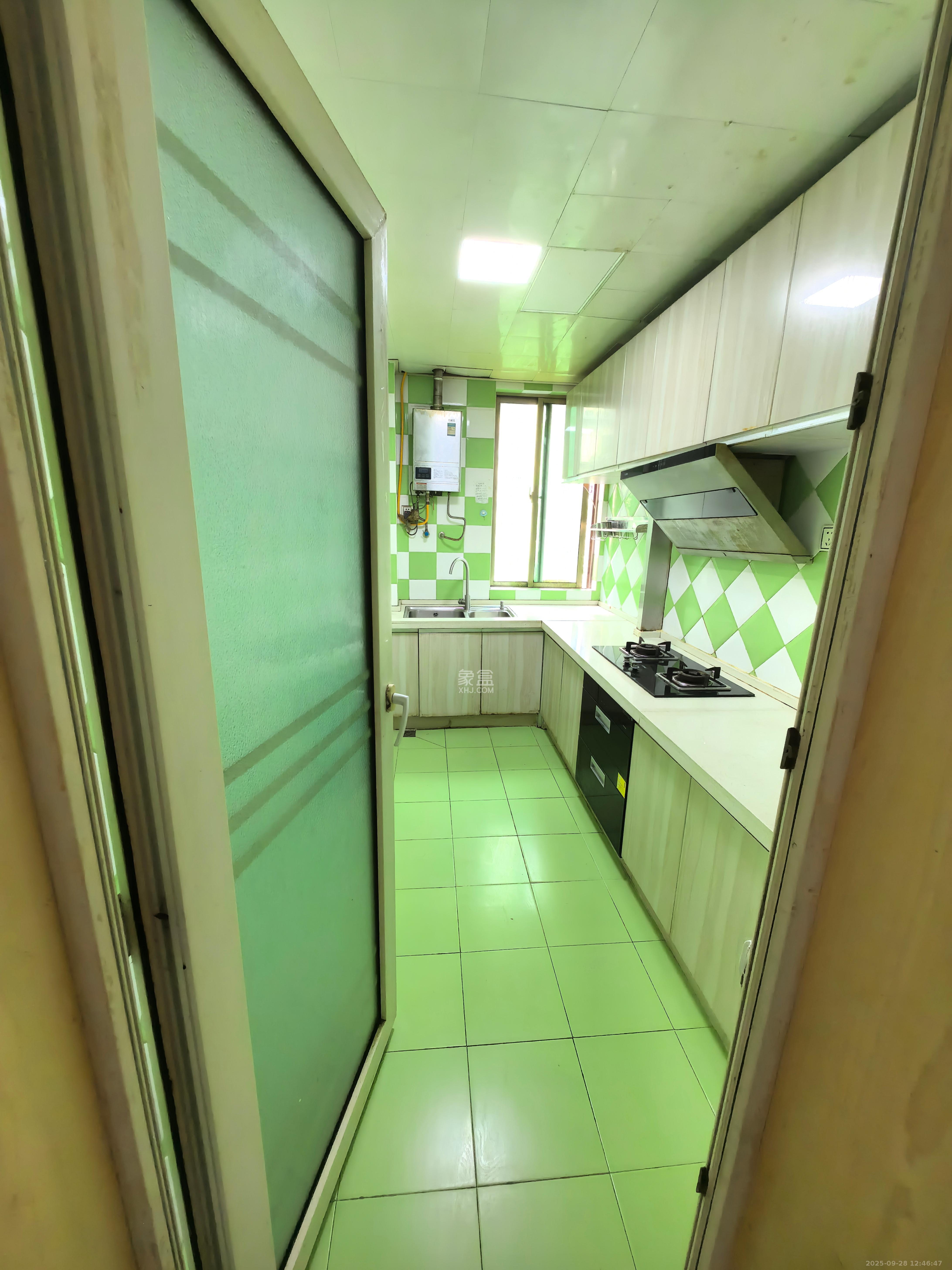 麓谷加州阳光  1室2厅2卫    2500.0元/月室内图